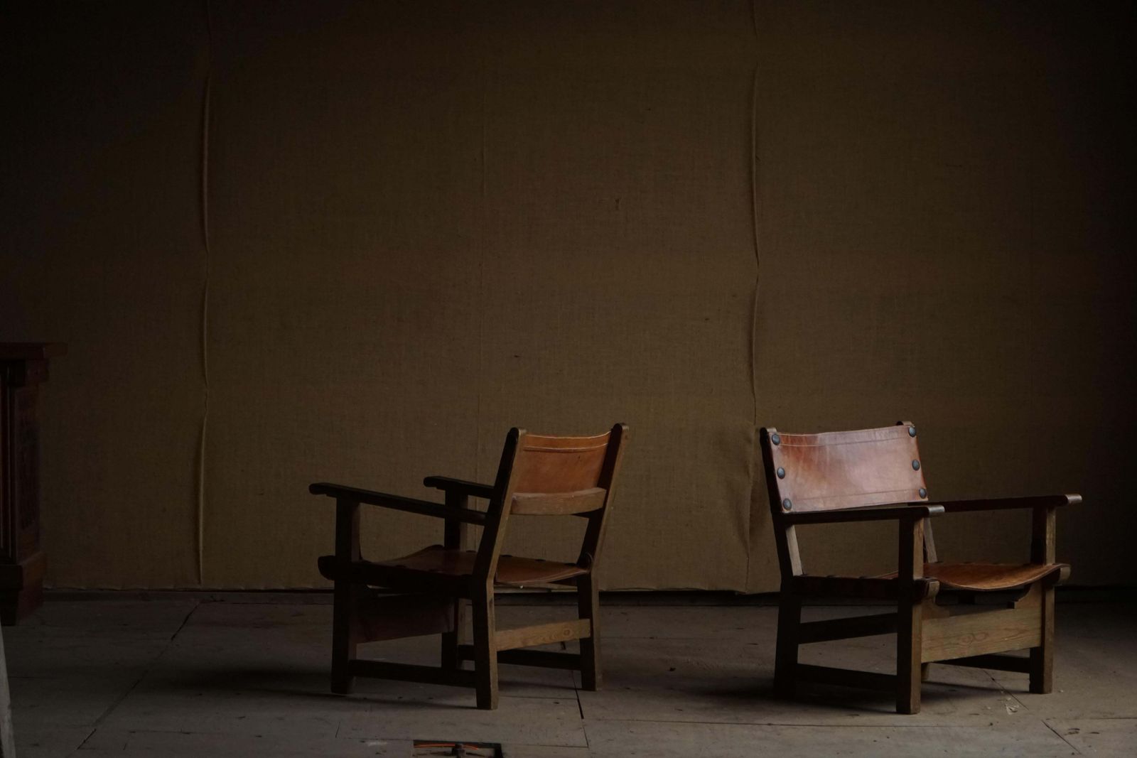 photo furniture Mid 20th Century, Pair Of Spanish Brutalist Armchairs, Wood & Leather, 1960s
