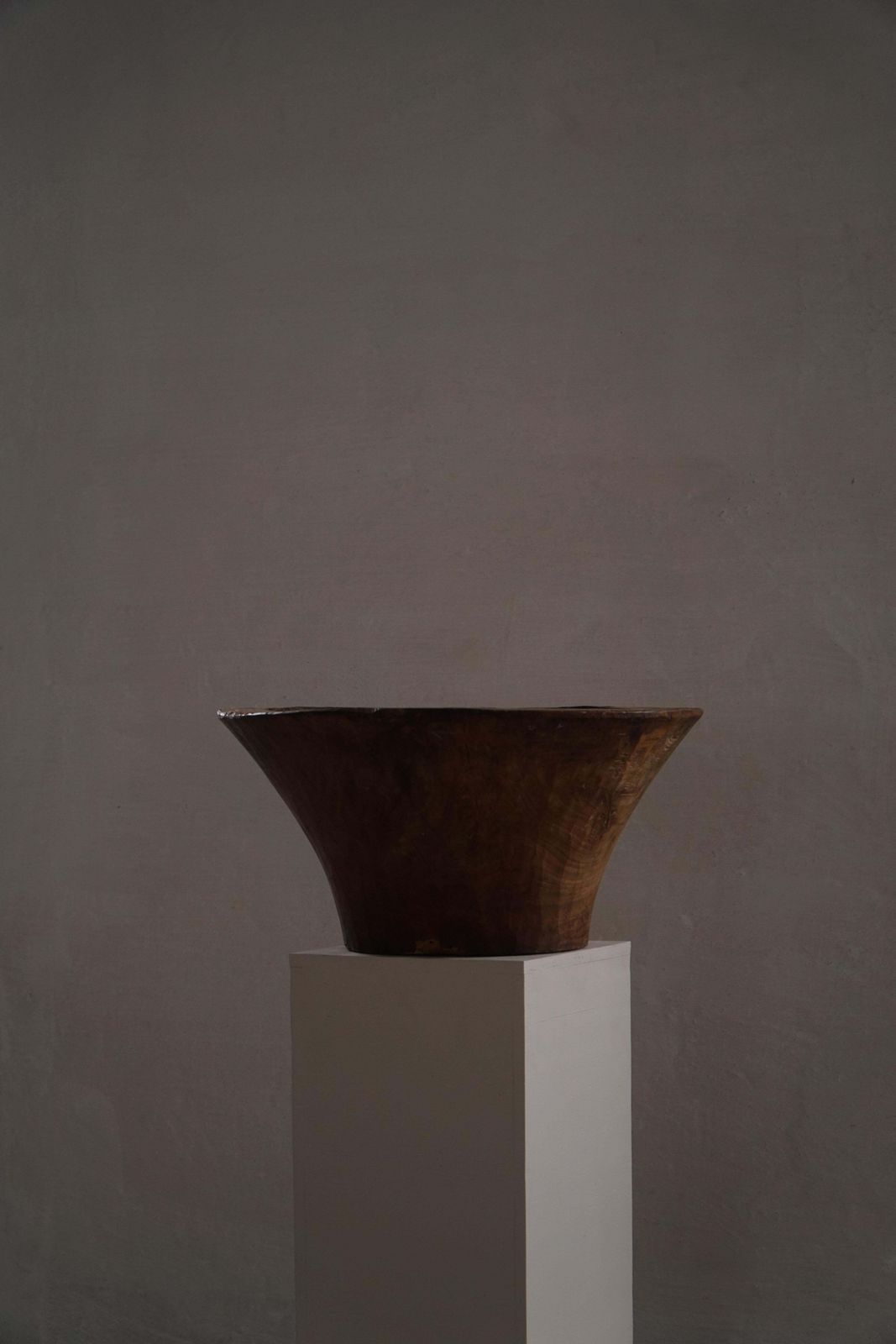 photo vintage Large Hand Carved African Wooden Bowl, Mid 20th Century