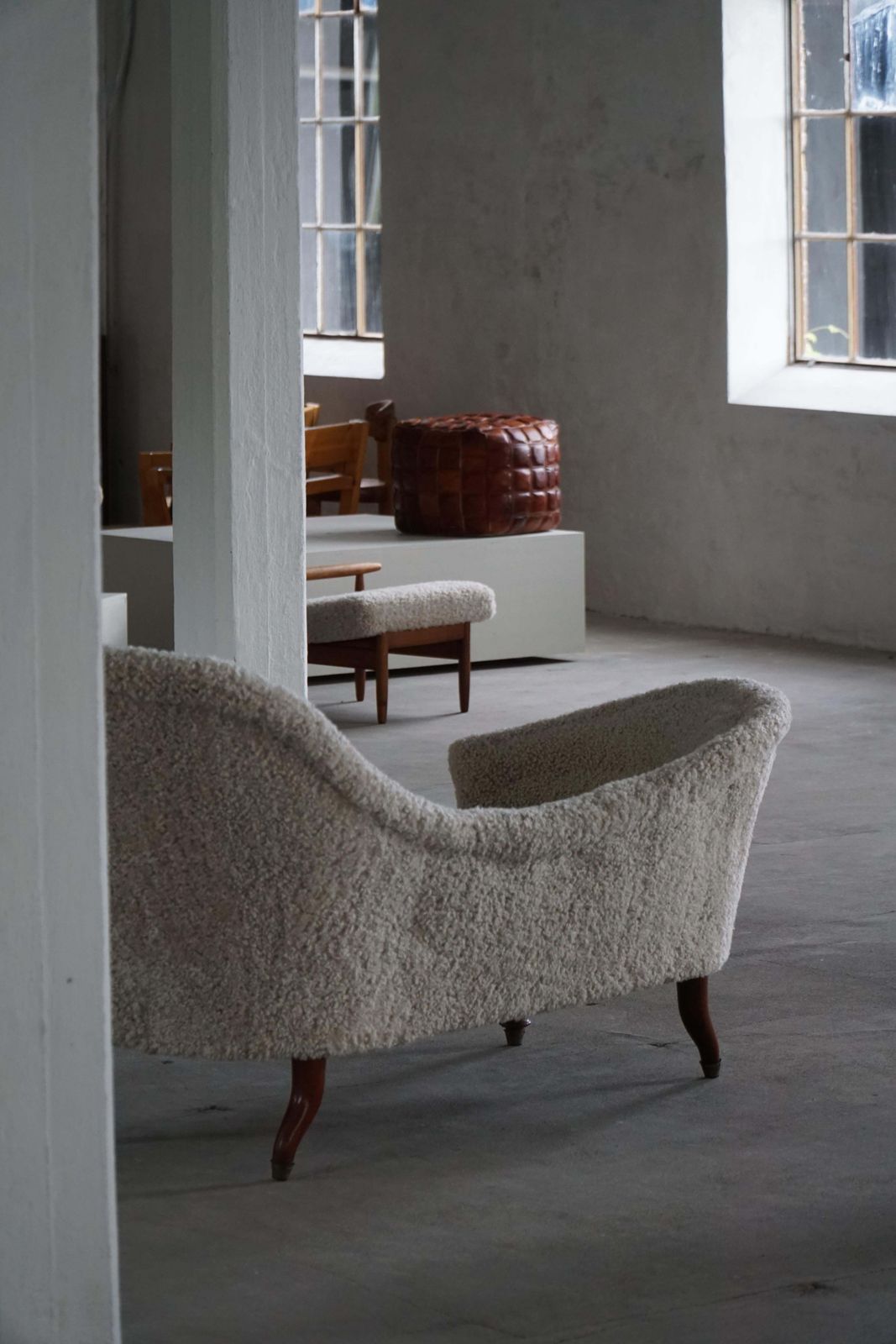 Antique Danish 19th Century Sculptural Chaise Longue, Reupholstered In Lambswool photo vintage