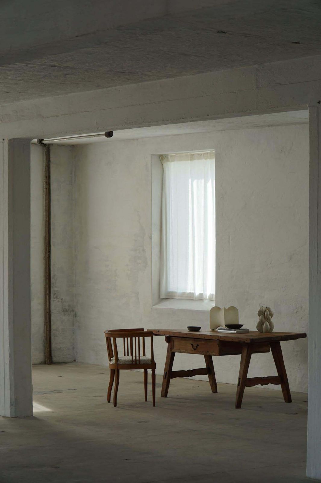 photo vinterior 18th Century French Primitive Pine Dining Table / Desk With A Drawer