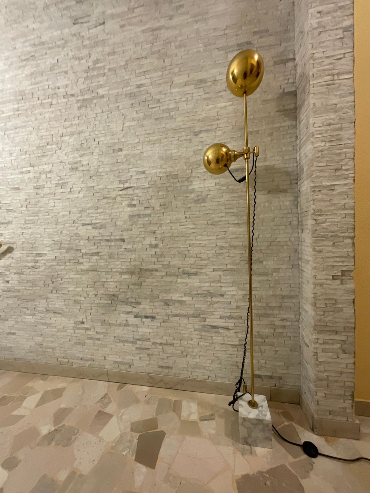 photo furniture G. Reggiani   Lampada Con 2 Diffusori Di Cui 1 Regolabile In Altezza Italia 1970