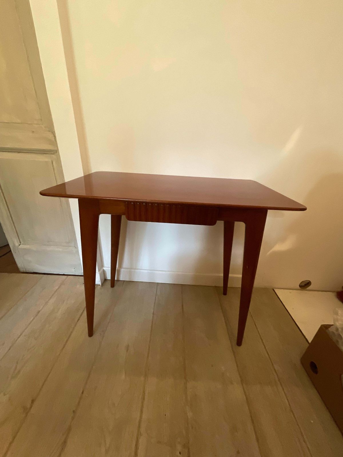 Dassi   Piccolo Tavolo, Scrivania   Casetto Centrale   Teak   Italia 1950. photo for sale