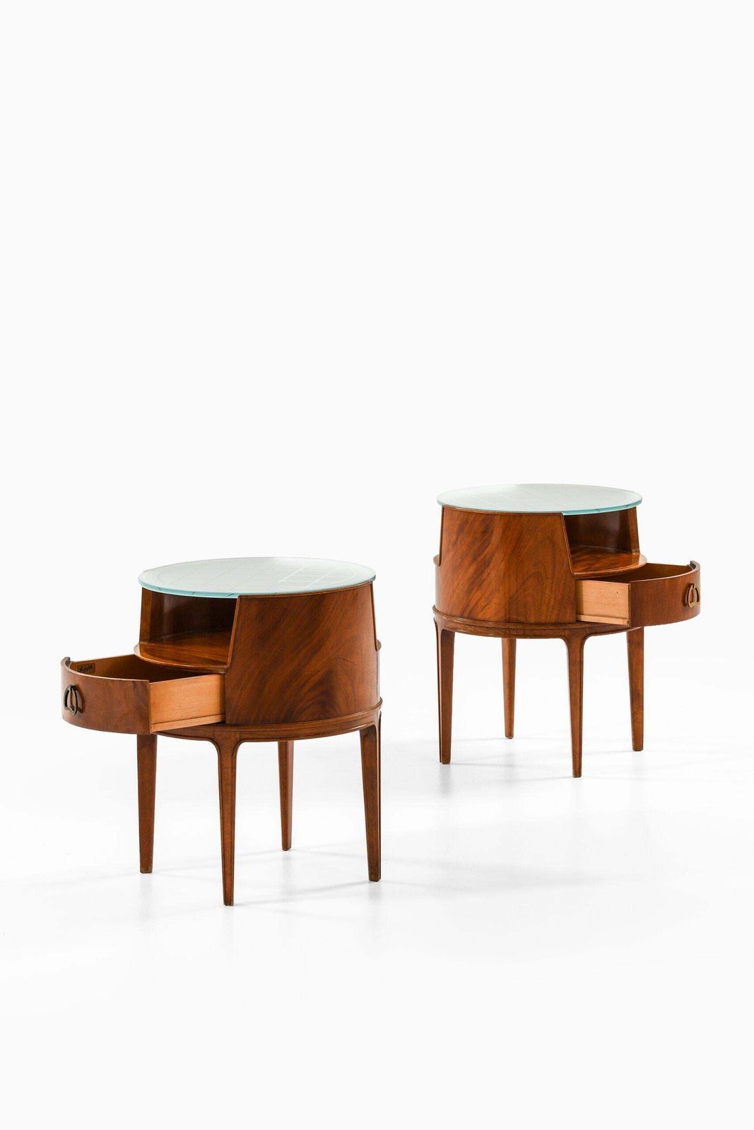 Pair Of Bedside Tables / Side Tables In Mahogany By Axel Larsson, 1940s photo Furniture