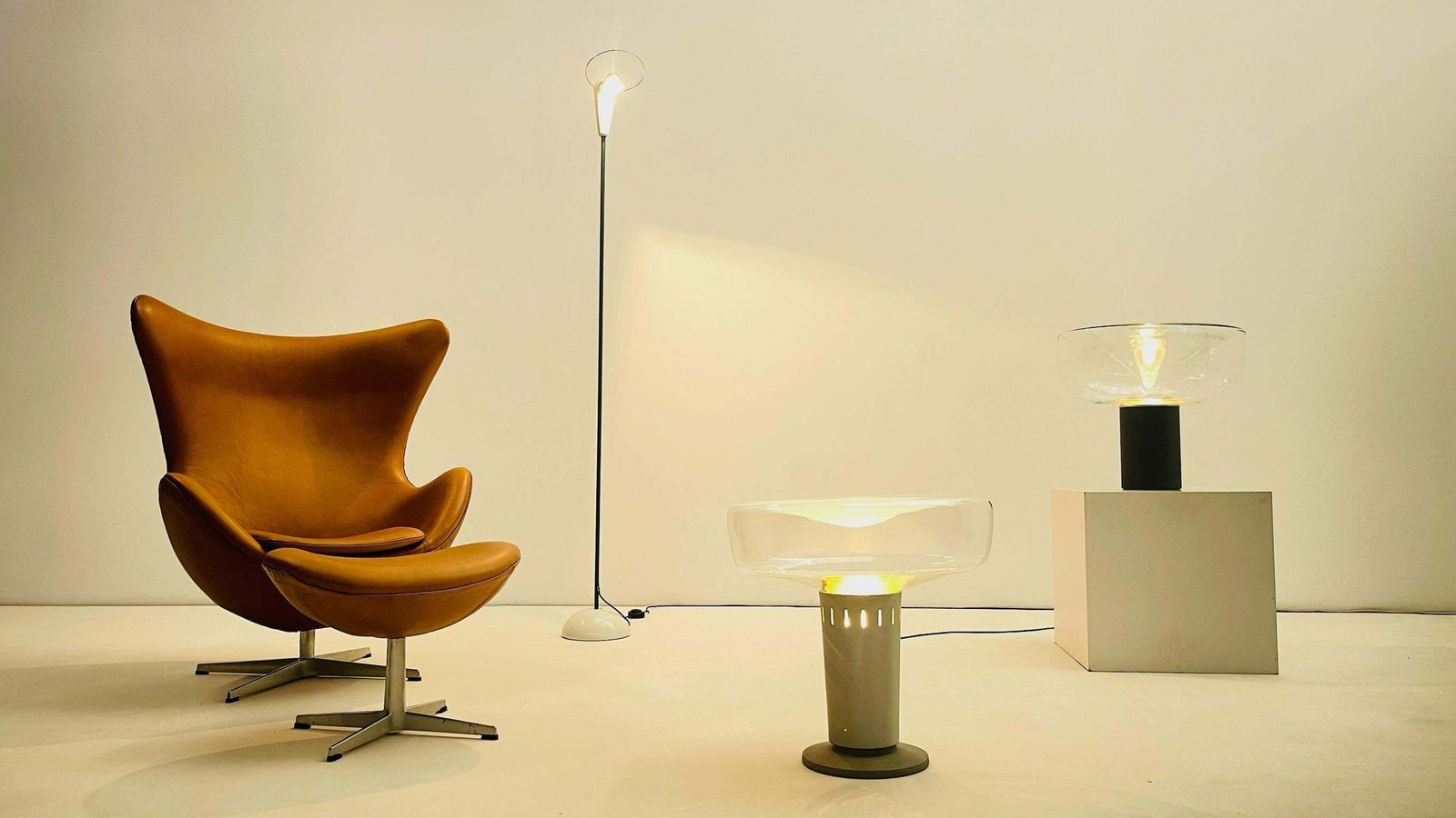 'Egg Chair' + Ottoman By Arne Jacobsen For Fritz Hansen photo vintage