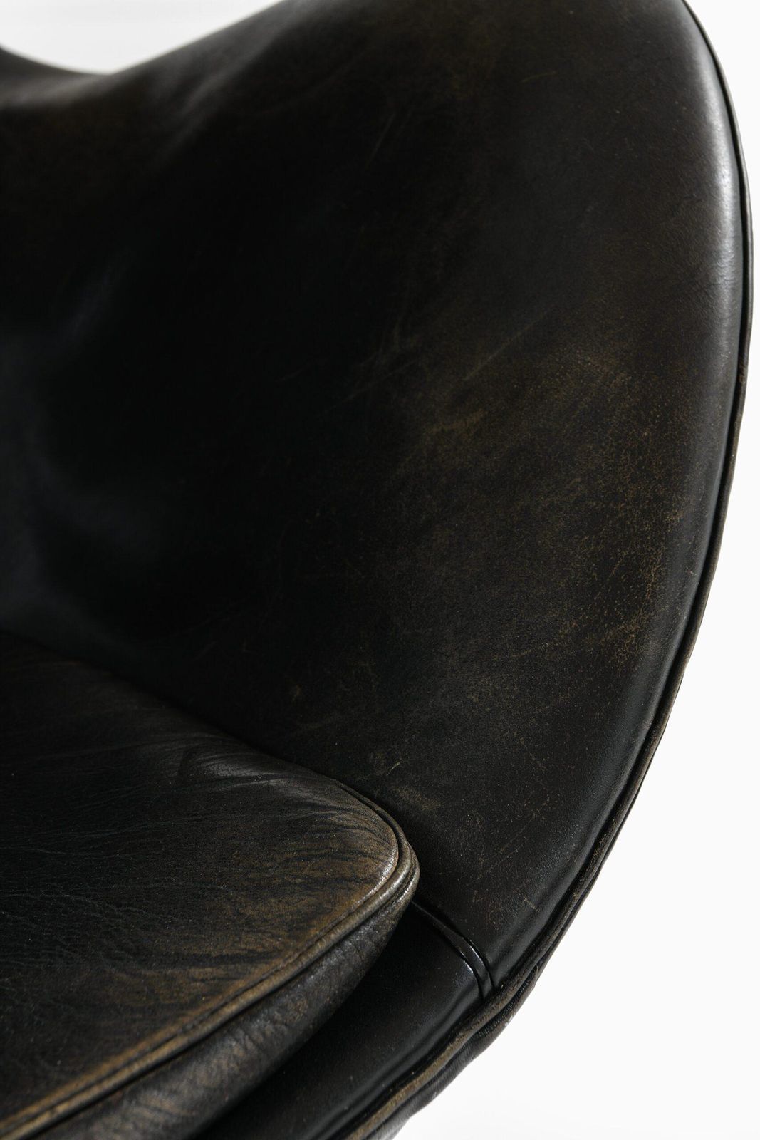 'Egg Chair', Model 3316, In Original Leather Upholstery By Arne Jacobsen, 1960s photo 14909.0