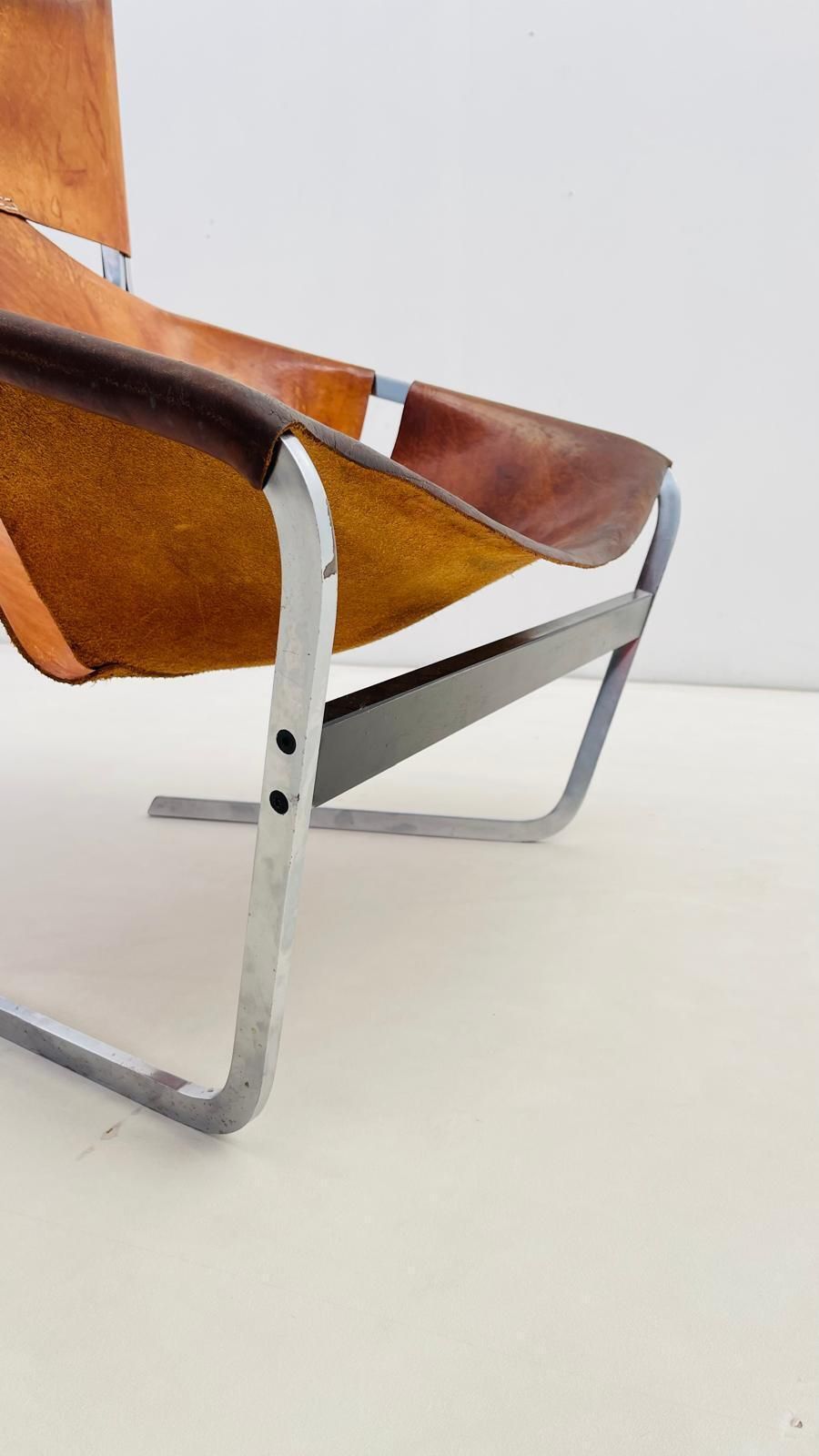 photo for sale 'F444'  Leather Lounge Chair By Pierre Paulin For Artifort
