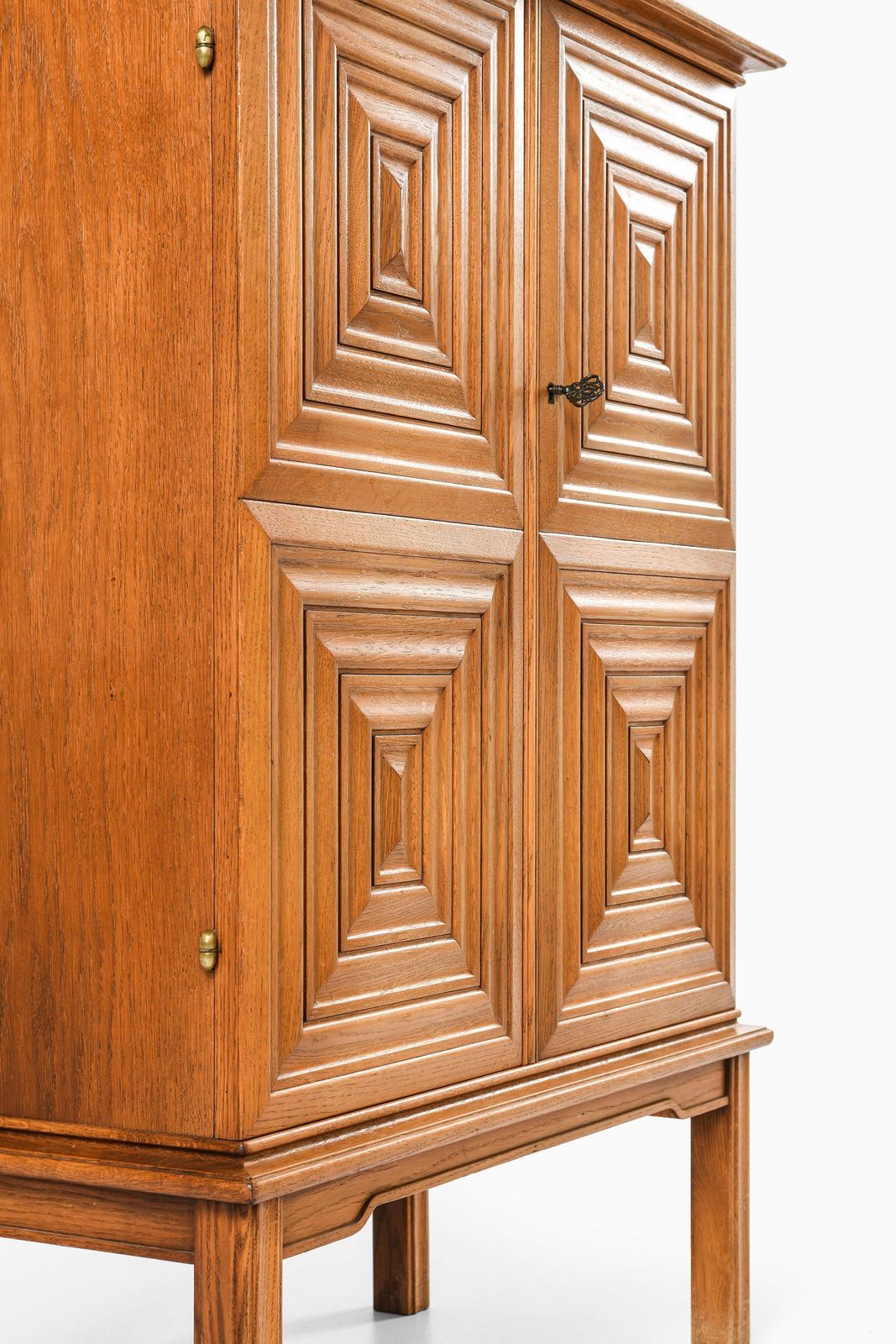 photo furniture Cabinet In Oak And Brass By Oscar Nilsson, 1940's