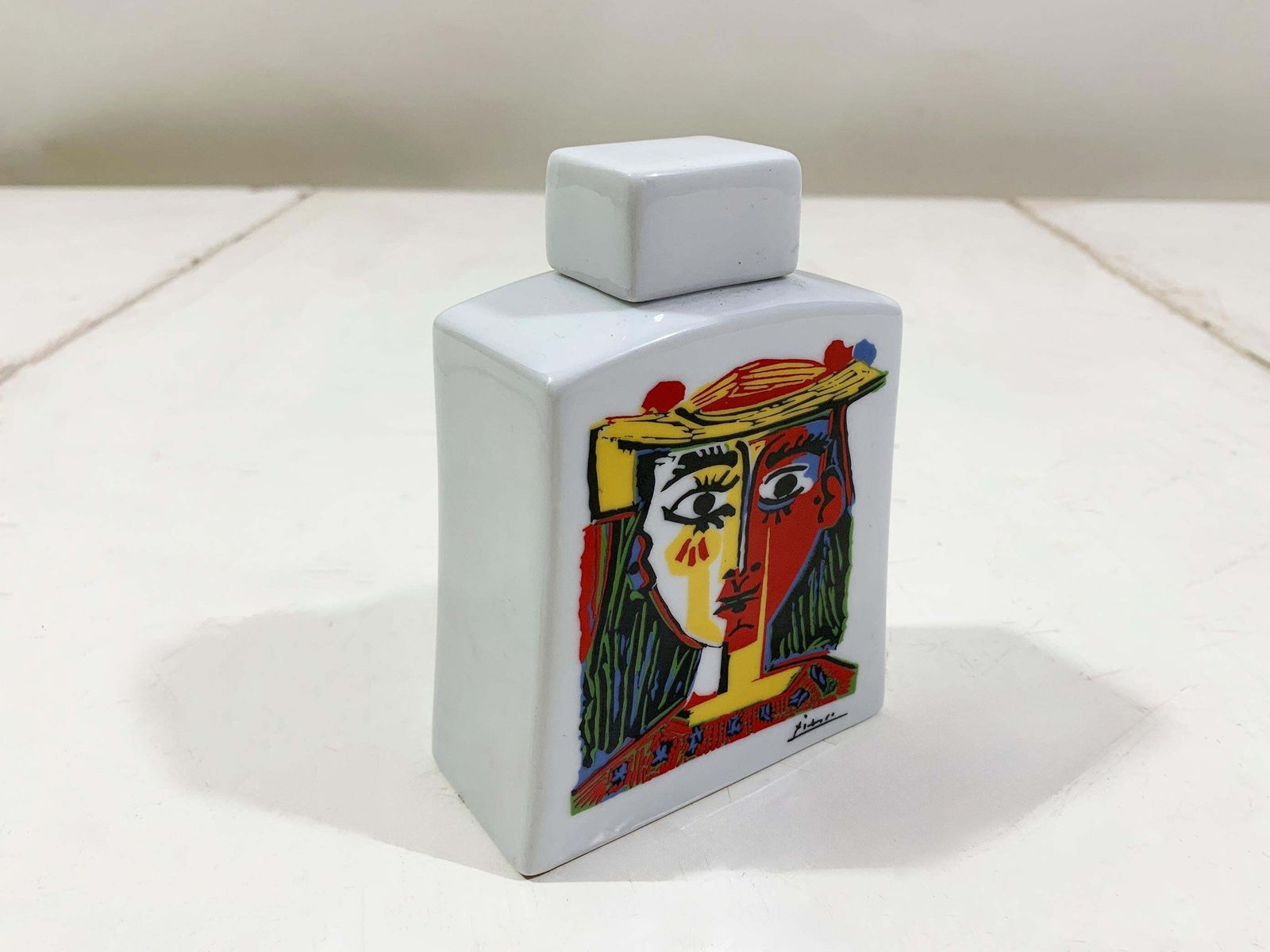 Picasso "Buste De Femme Au Chapeau à Pompons" Licensed Tognana Porcelain Bottle photo furniture