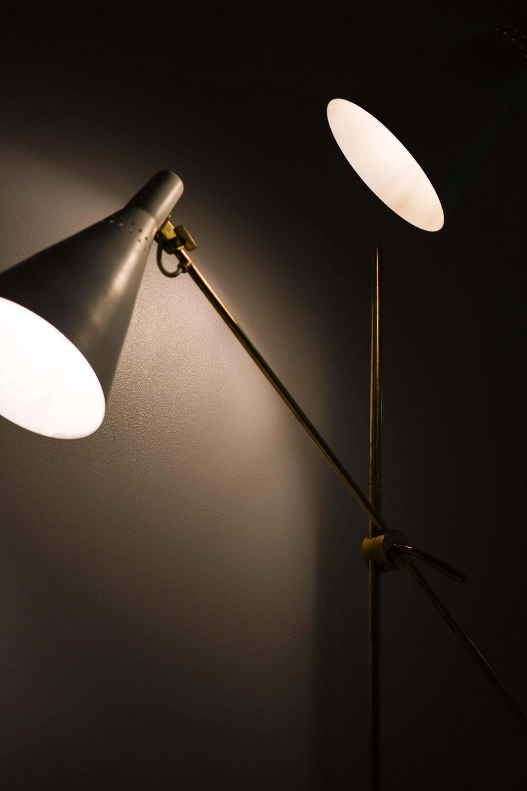 Pair Of Floor Lamps In White Lacquered Metal And Brass By Tapio Wirkkala, 1950's photo 34094.0