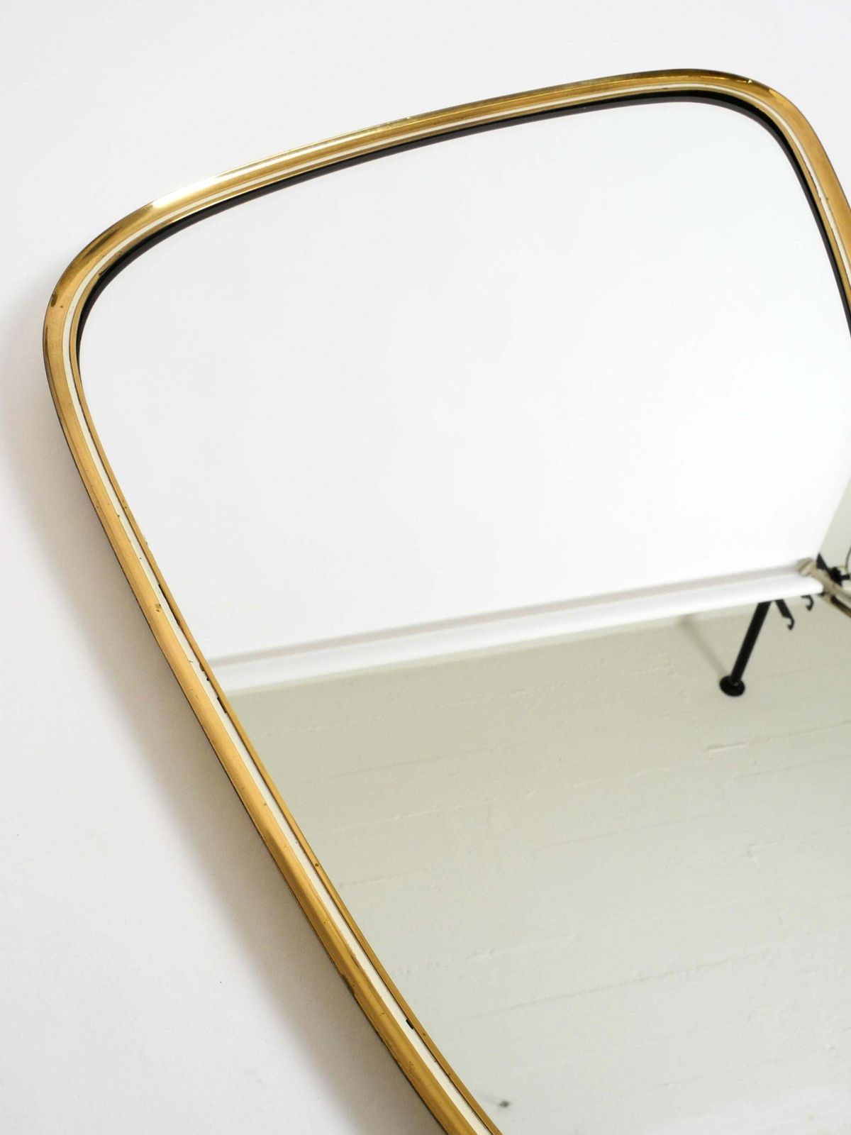 photo vinterior Beautiful Mid Century Brass Kidney Shaped Wall Mirror From Münchner Zierspiegel