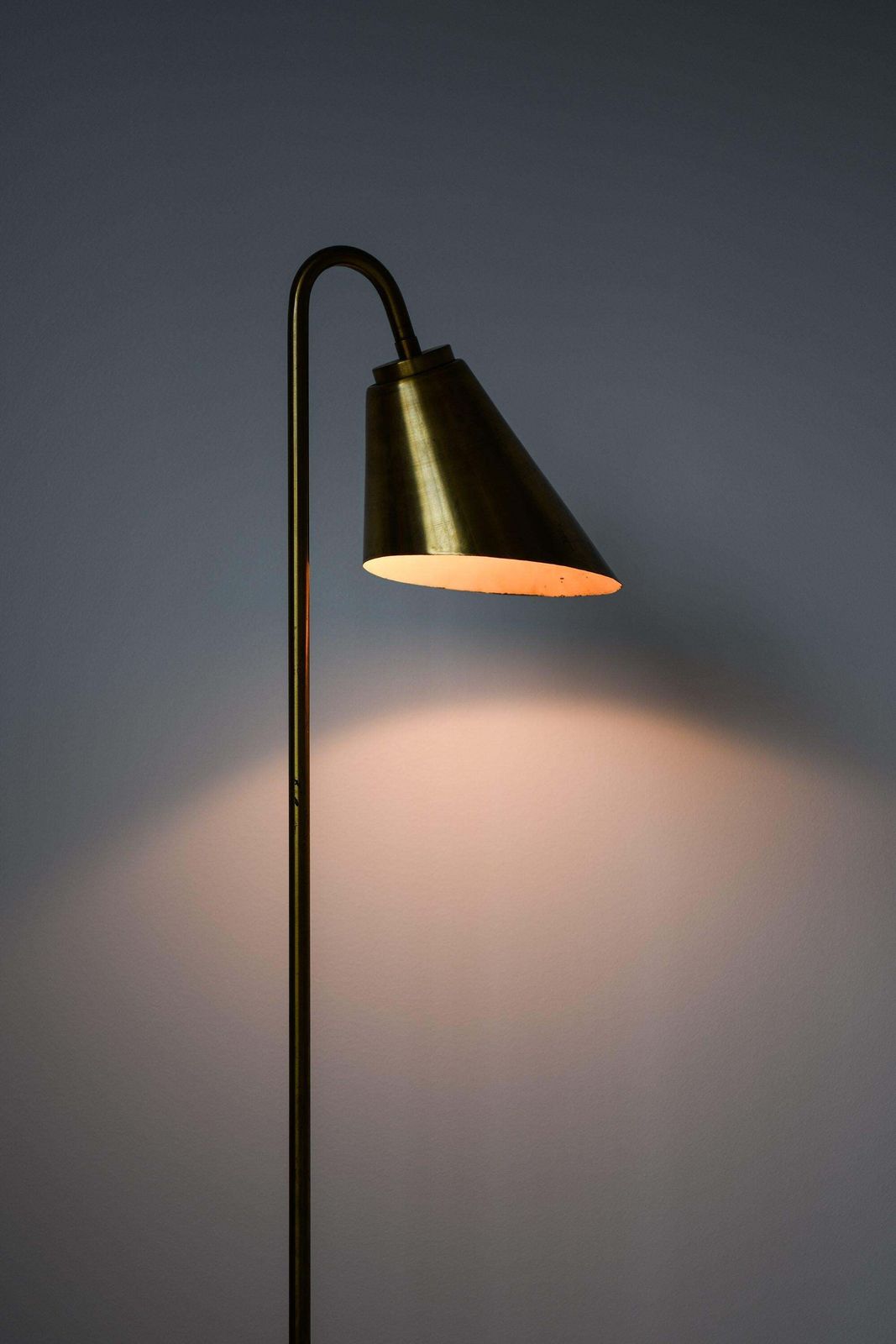 Floor Lamp In Brass By Frits Schlegel & Vilhelm Lauritzen, 1940's photo vinterior