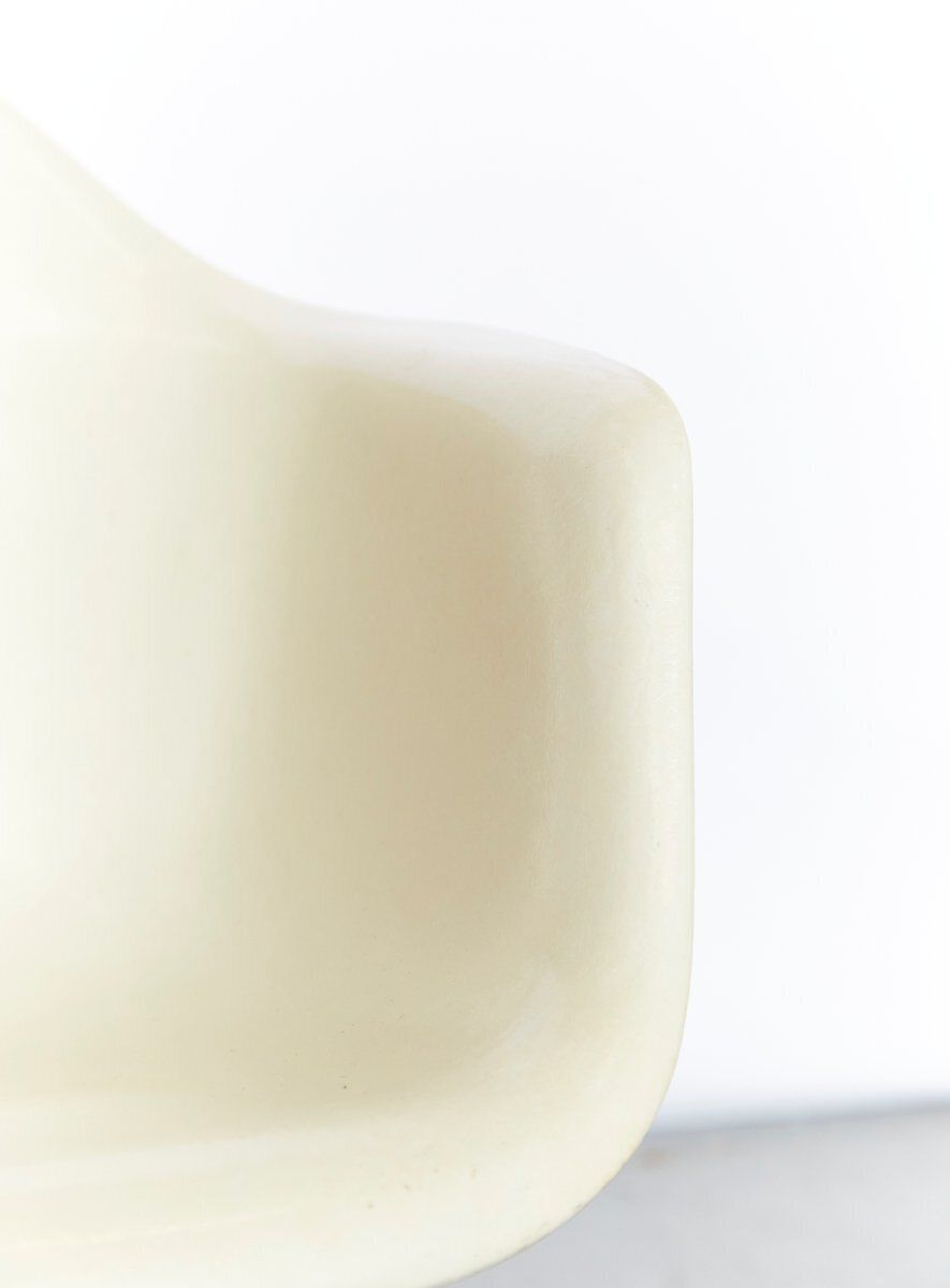 Furniture Off White Dax Fiberglass Chair By Charles & Ray Eames For Herman Miller, 1970s photo