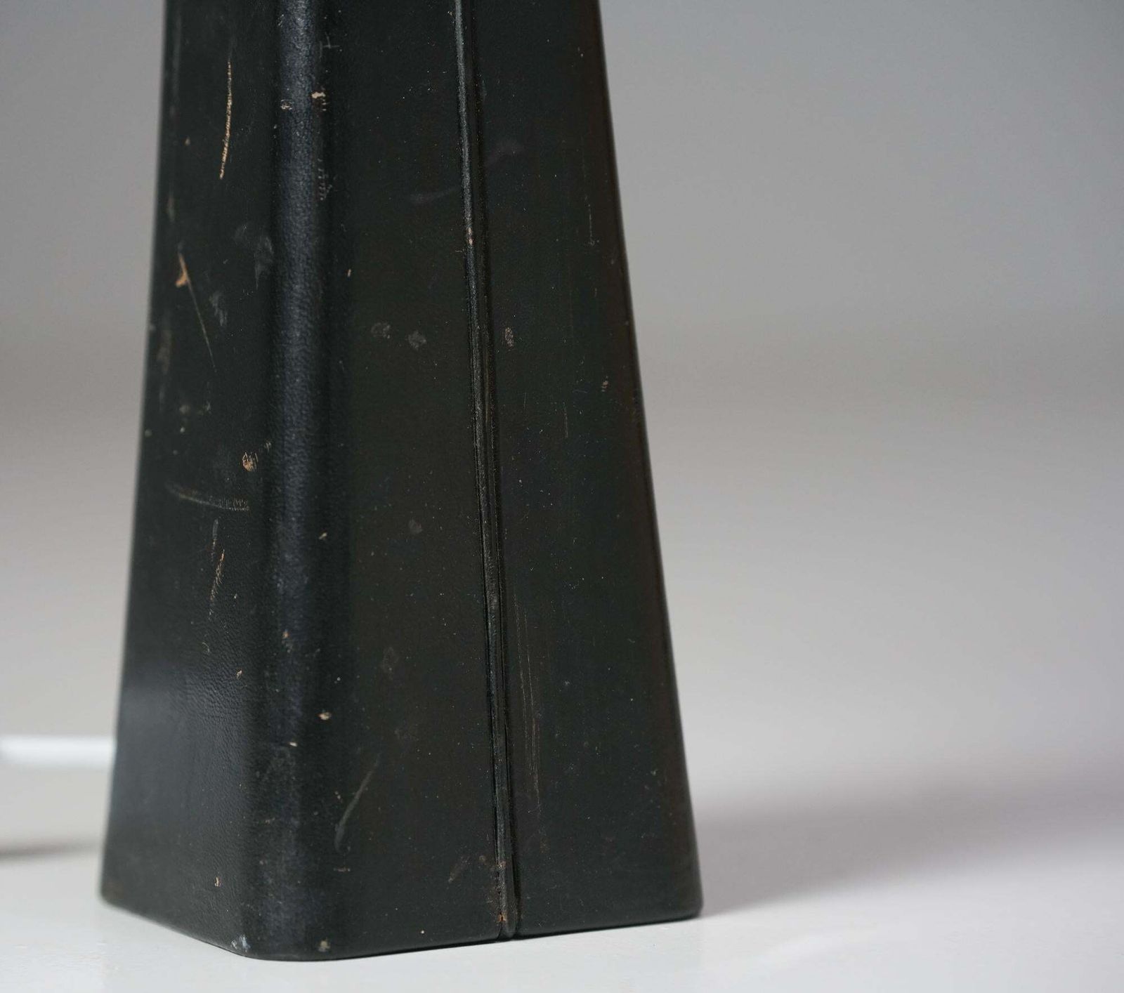 Model 46 017 Leather Table Lamp, Lisa Johansson Pape, Stockmann/Orno, 1960s photo vinterior