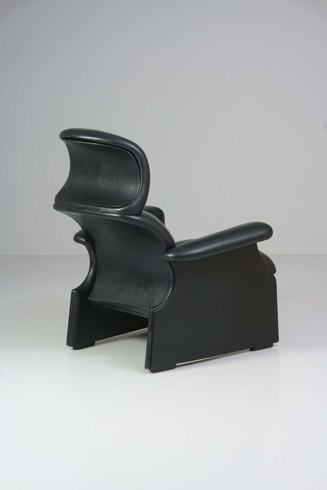 photo furniture Model Viscontea Armchair, Achille & Pier Catiglioni, Studio Simon, Italy, 1960s
