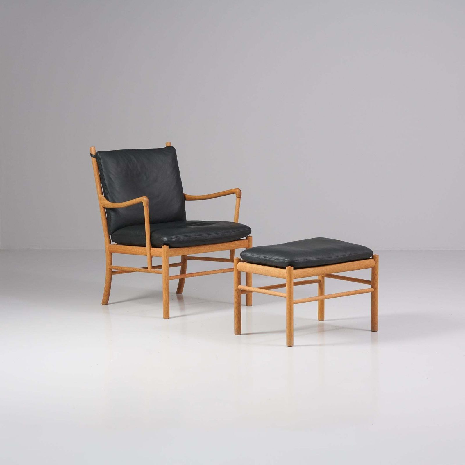 Set Of Model "Colonial" Armchair And Footstool, Ole Wanscher, Carl Hansen & Son photo furniture