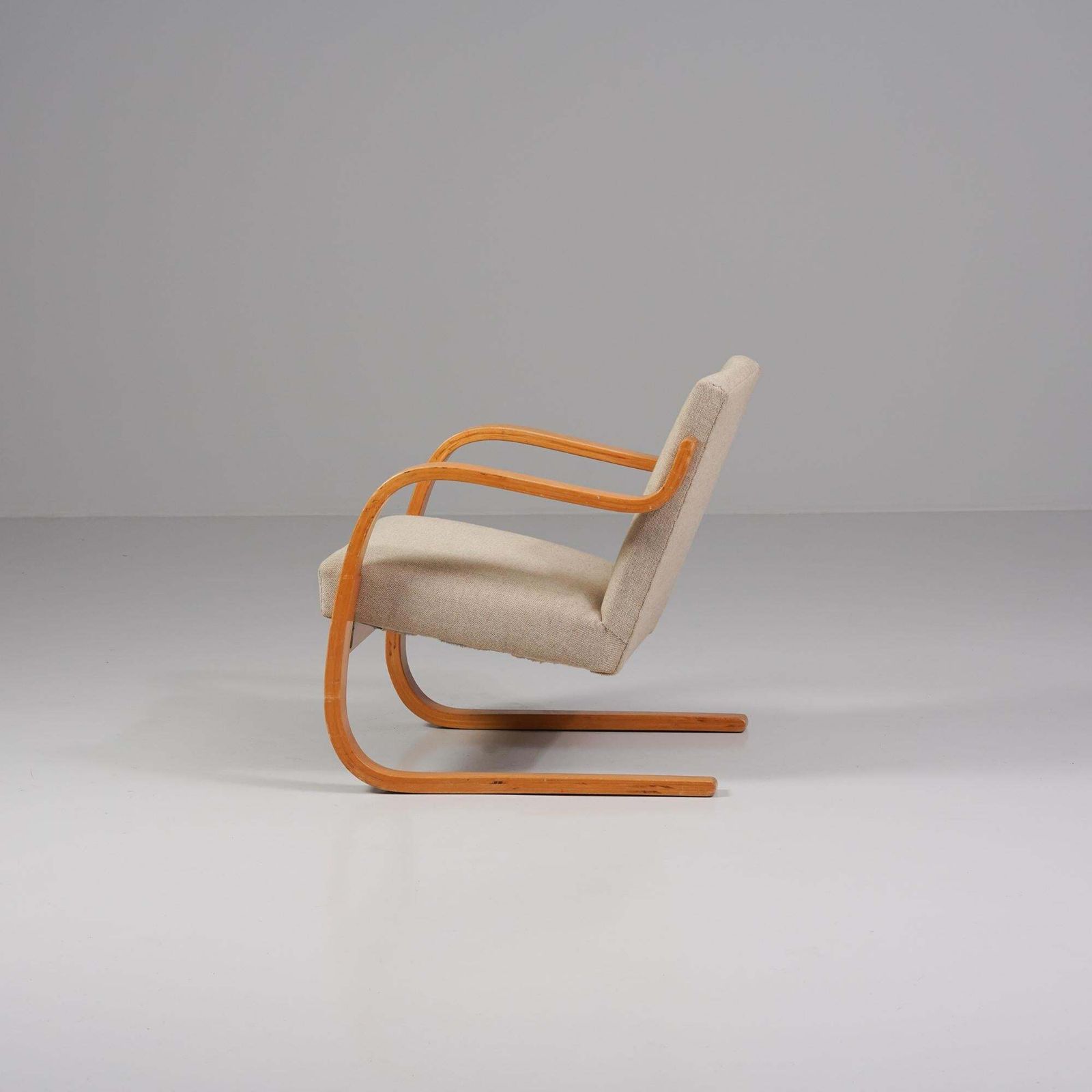 Model 402 Armchair, Alvar Aalto, Oy Huonekalu  Ja Rakennustyötehdas Ab, 1940/50s photo for sale