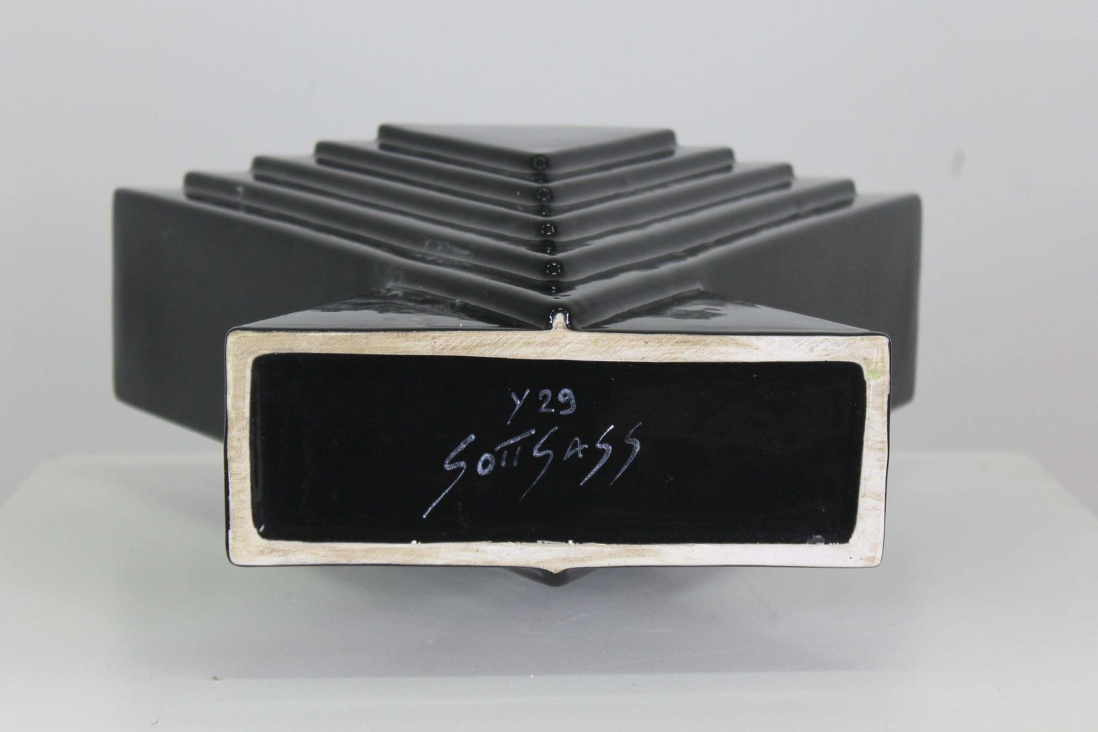 Ettore Sottsass Y29 Vase In Black Enameled Ceramic Yantra Series Poltronova 70s photo vintage