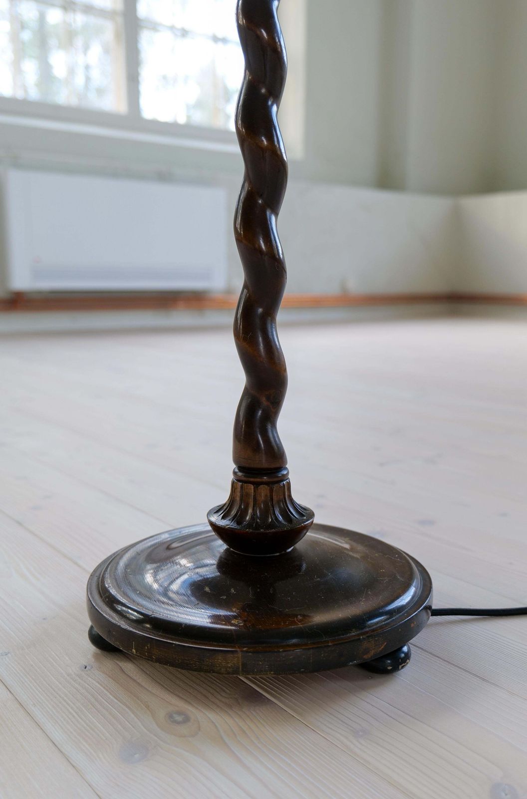 photo vinterior Art Deco Organic Swirl Floor Lamp In Stained Birch Sweden, 1940s