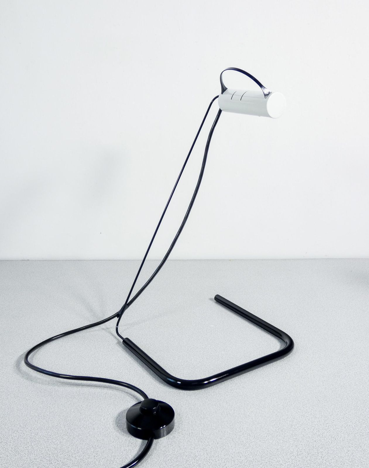 Coppia Di Lampade Slalom, Design Vico Magistretti Per Oluce. Italia, Anni 80 photo vinterior