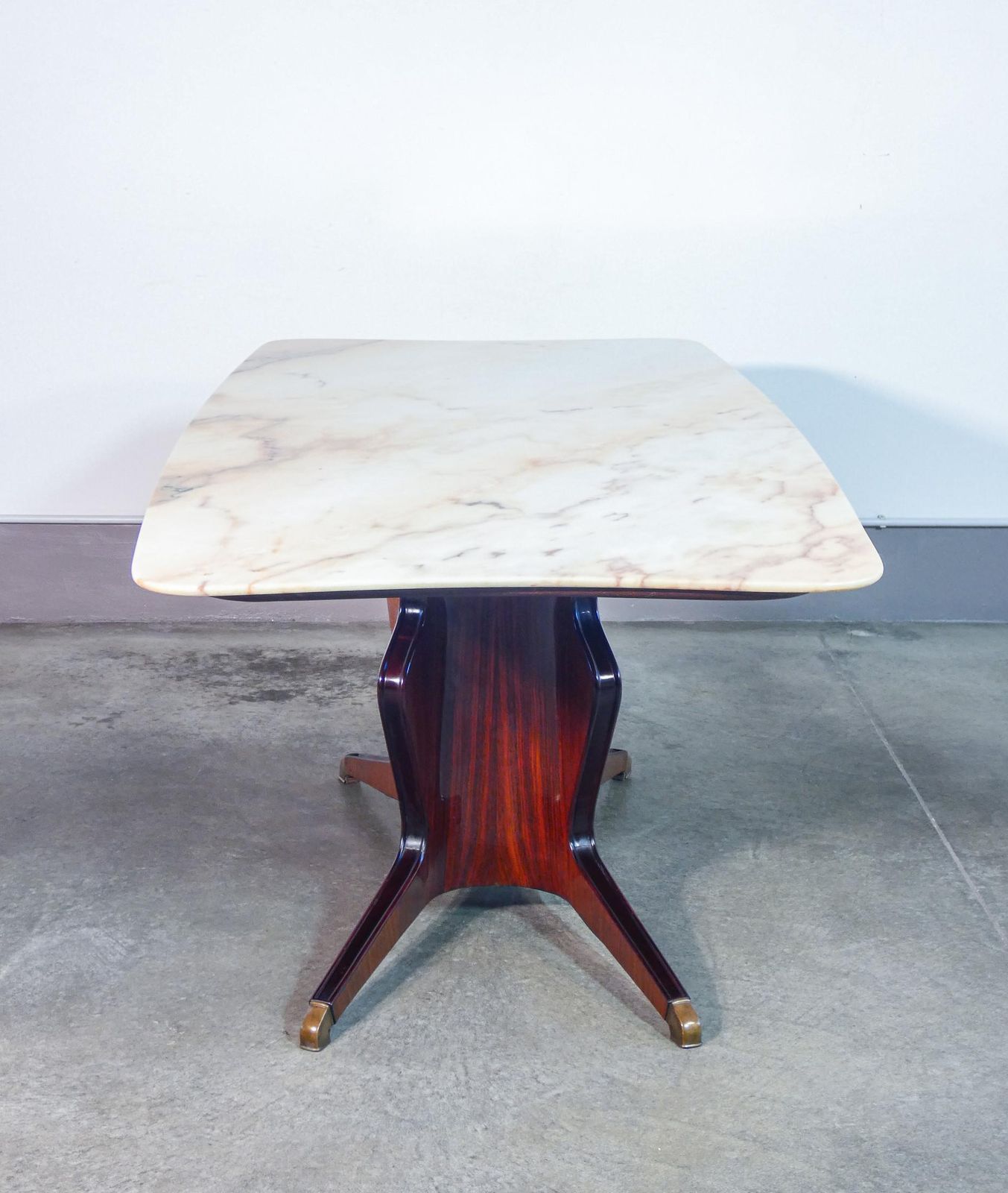 Tavolo, Design Osvaldo Borsani. Piano In Marmo. Italia, Anni 50 photo vinterior