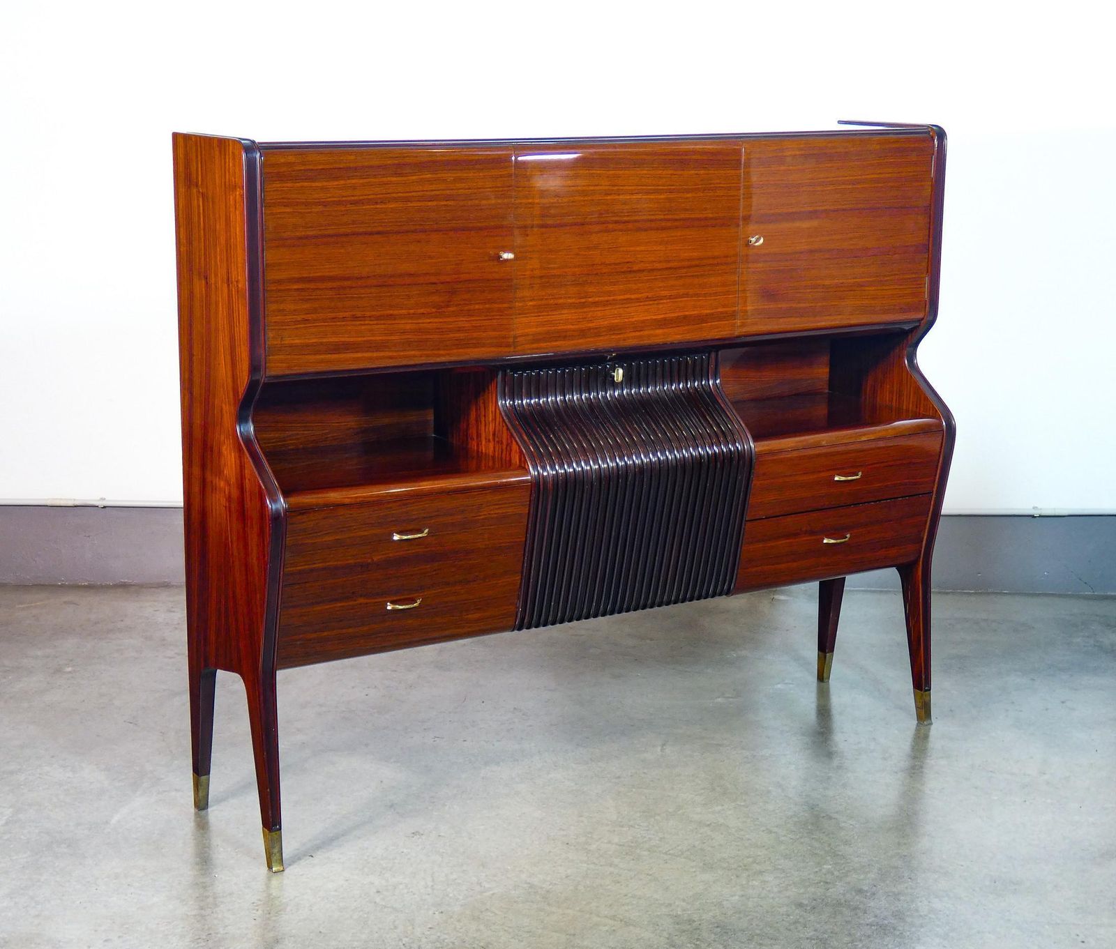 Credenza, Mobile Bar Sideboard, Design Osvaldo Borsani. Italia, Anni 50 photo furniture