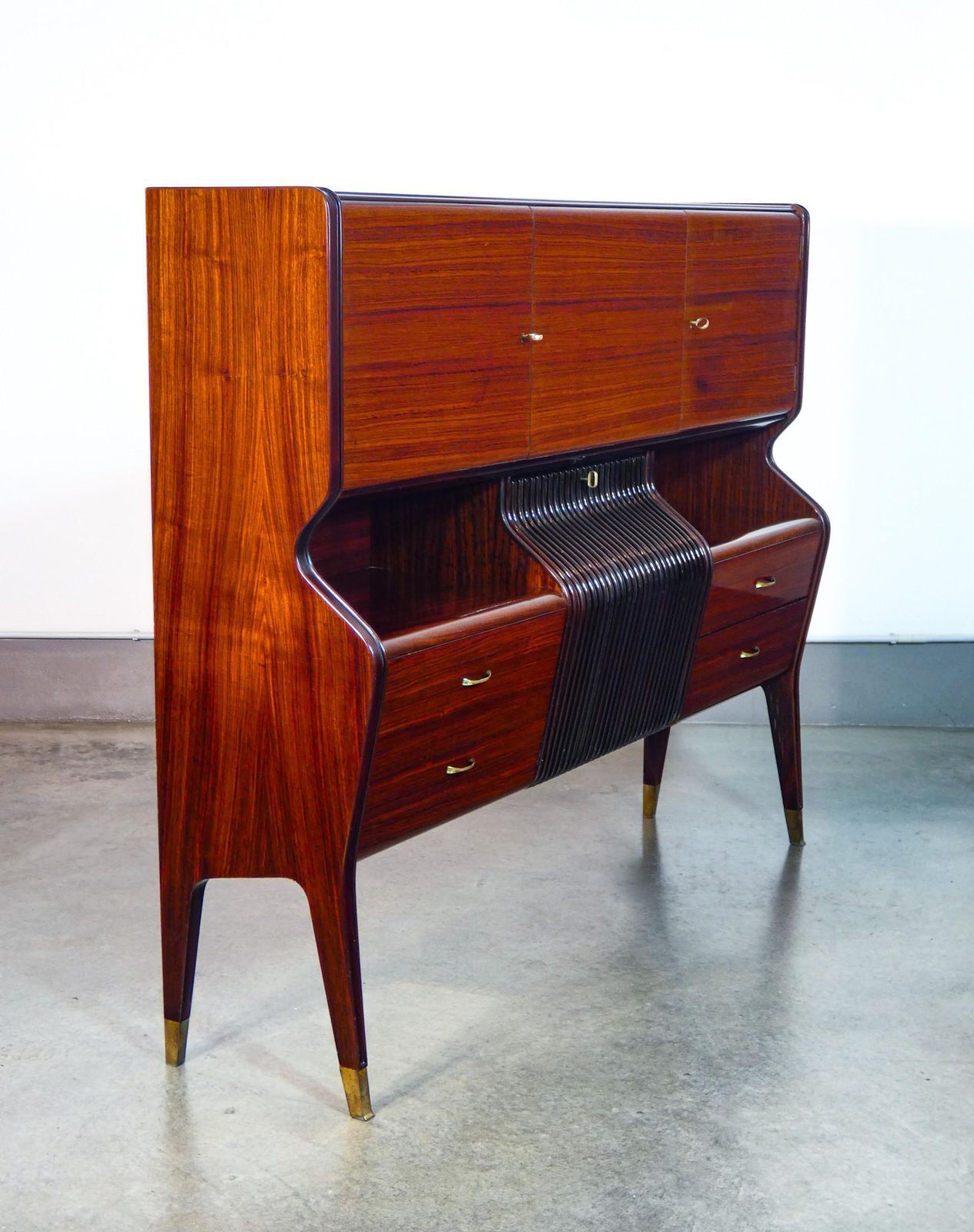 Credenza, Mobile Bar Sideboard, Design Osvaldo Borsani. Italia, Anni 50 photo buy