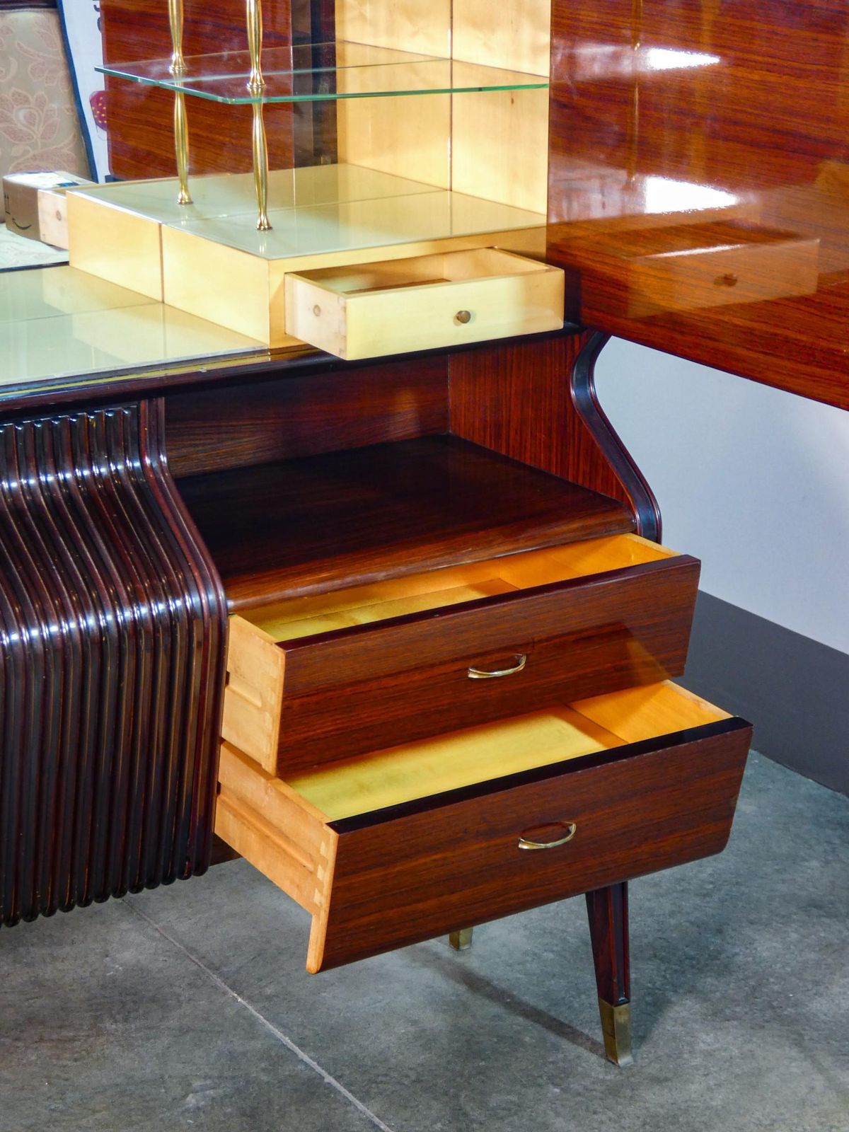 photo vinterior Credenza, Mobile Bar Sideboard, Design Osvaldo Borsani. Italia, Anni 50