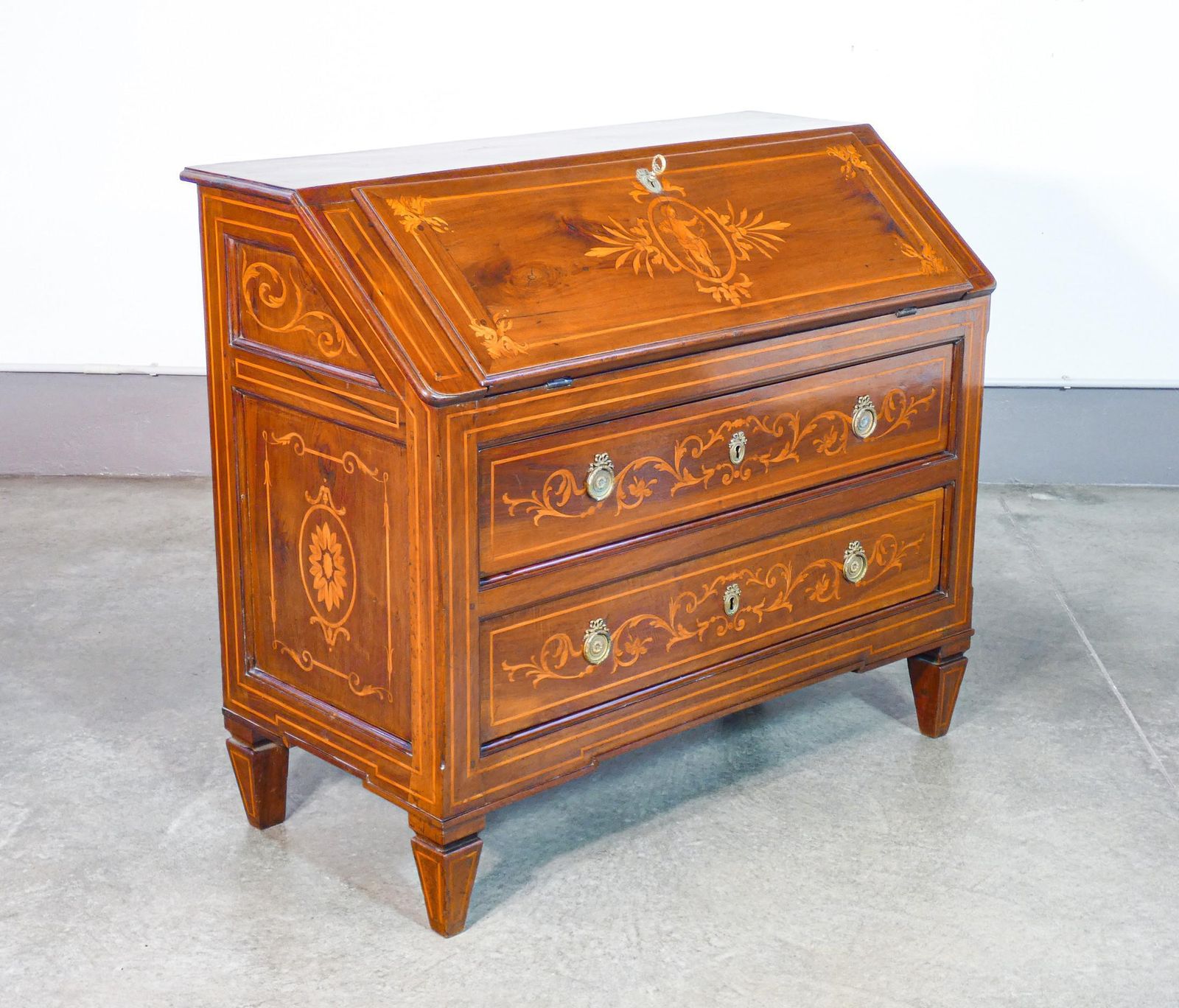 Ribalta Secretaire Luigi XVI In Legno Di Noce Intarsiato. Fine XVIII Sec. photo furniture