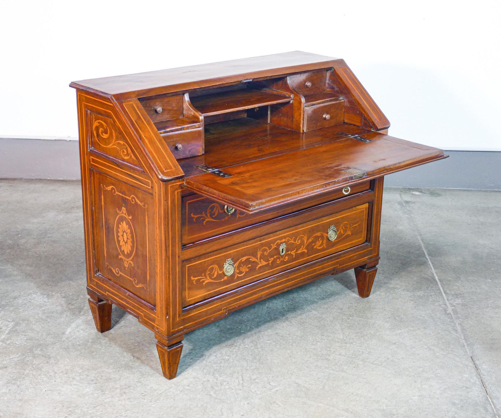Ribalta Secretaire Luigi XVI In Legno Di Noce Intarsiato. Fine XVIII Sec. photo for sale