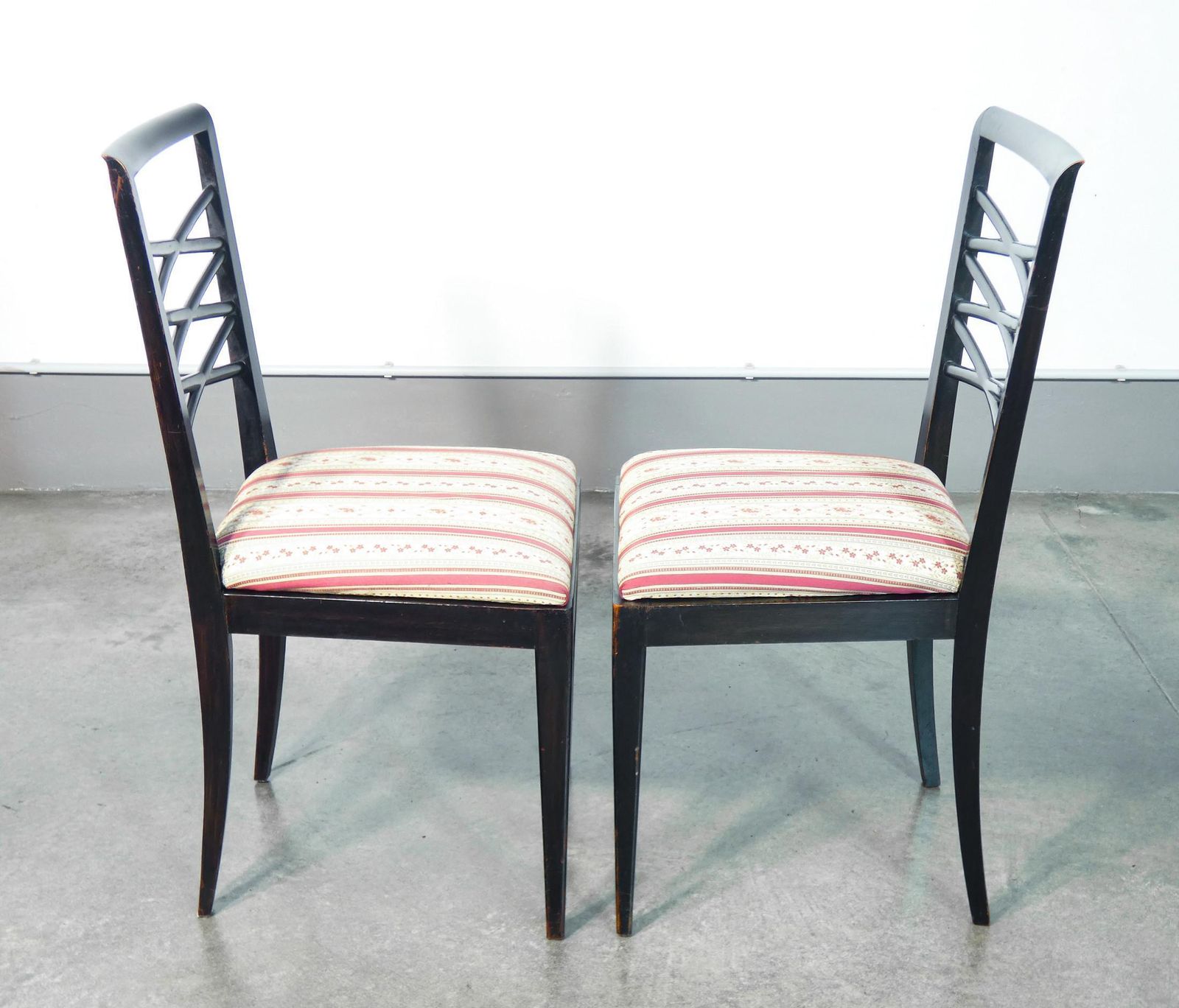 Set Di Quattro Sedie Di Design Italiano Degli Anni 40, In Legno Laccato Nero photo vinterior