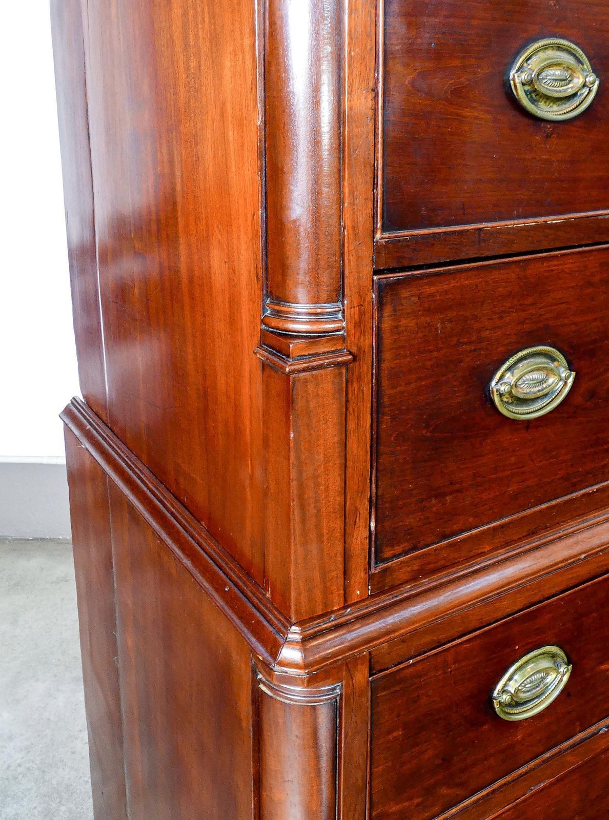 English Chest Of Drawers, Georgian Period, With Eight Drawers. England, Late 1700s photo vinterior