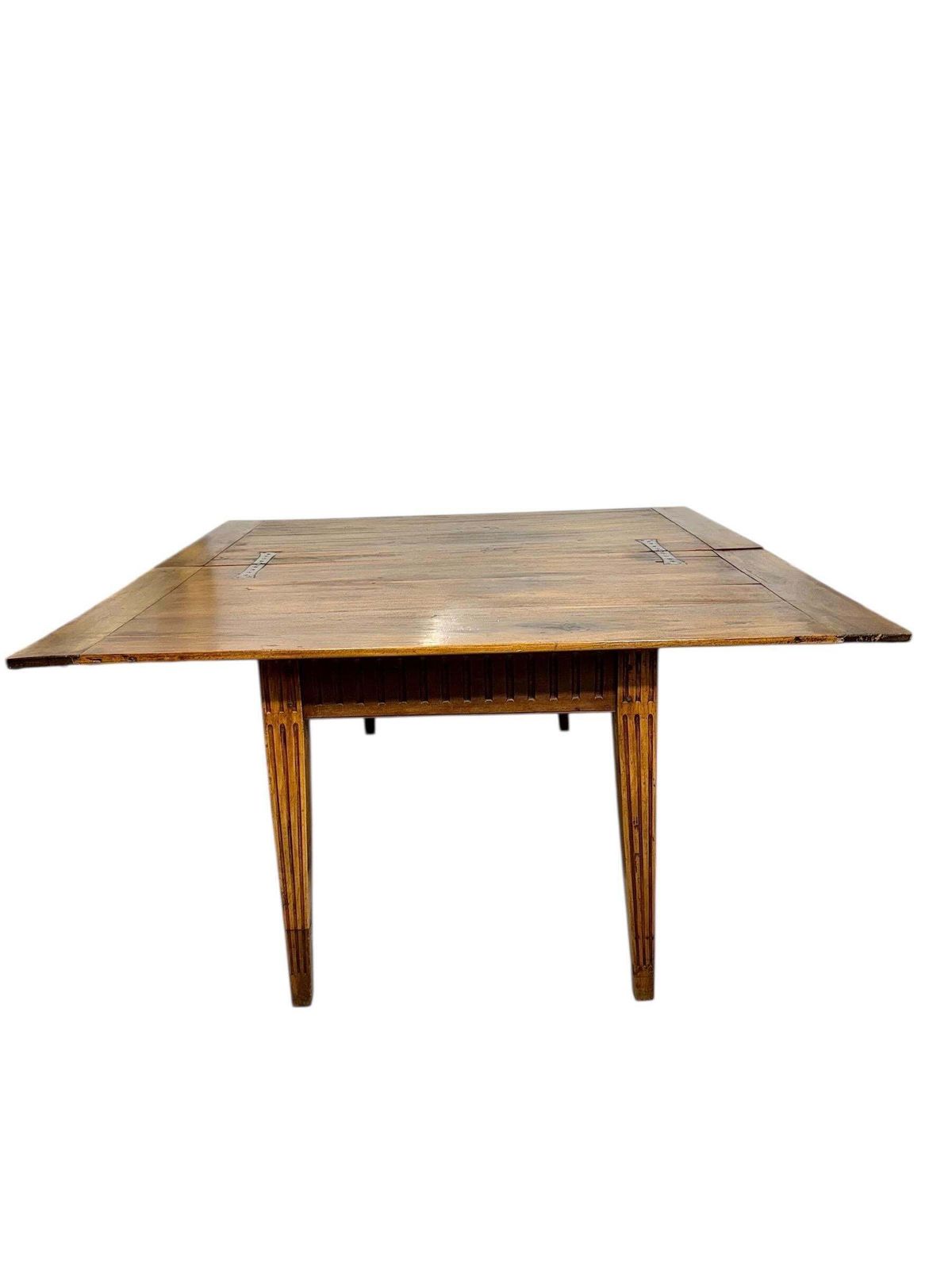 photo furniture 18th Century Louis XVI Walnut Table With Fluted Carvings