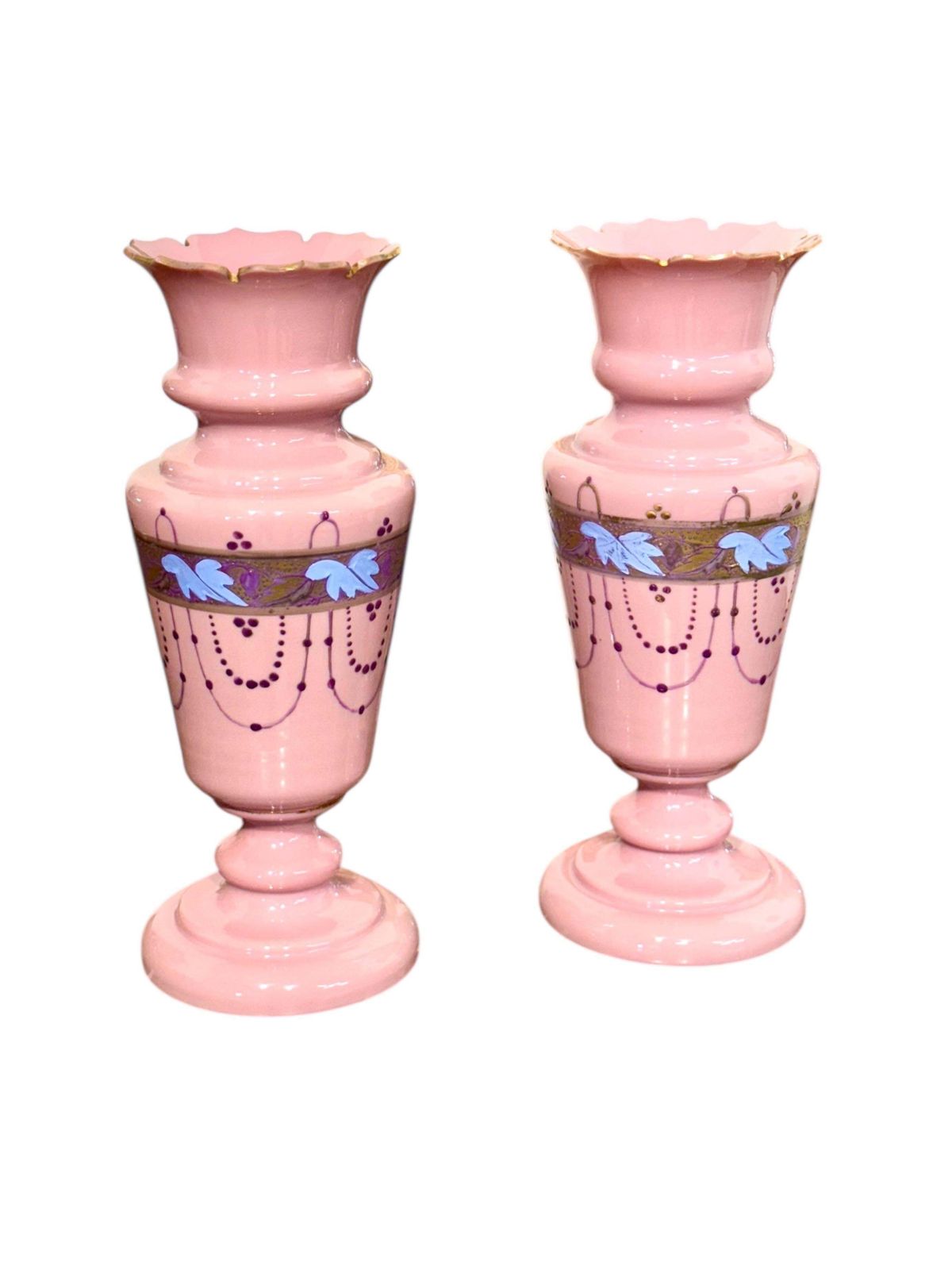 photo vinterior Pair Of 19th Century Pink Opaline Glass Vases With Gilt Décor