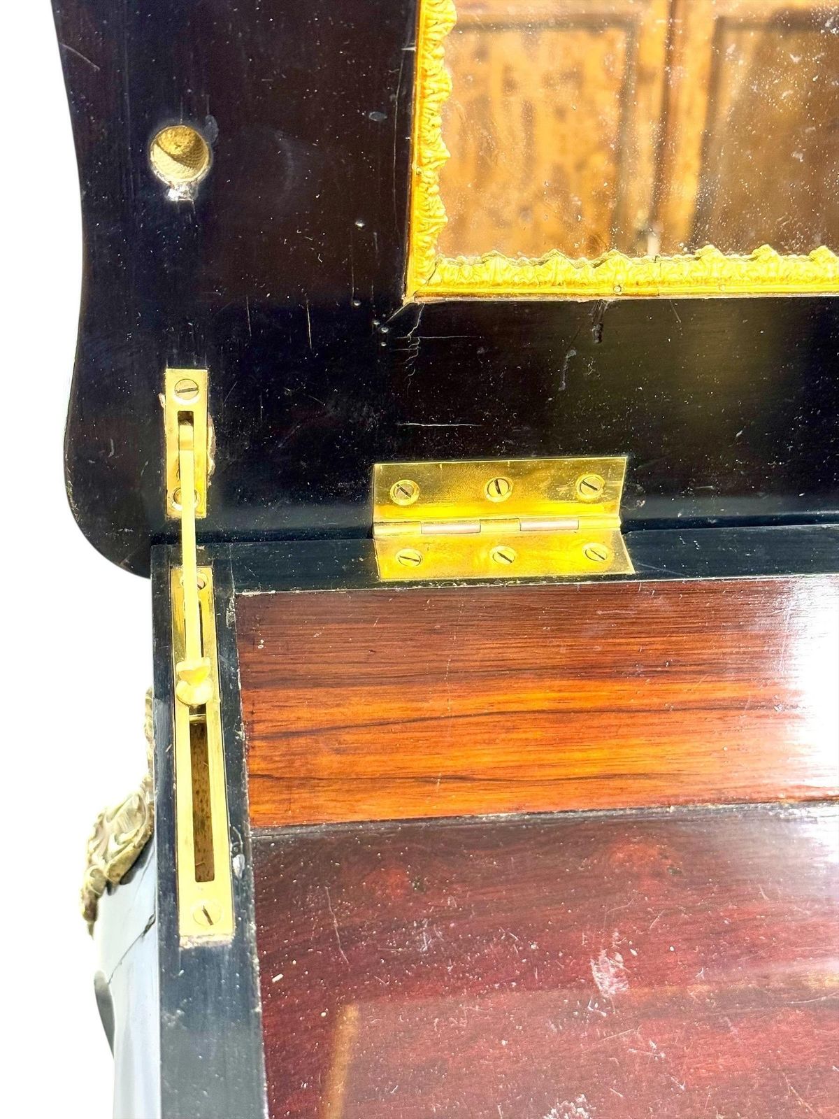 photo vinterior 19th Century French Ebonized Vanity Table With Gilt Bronze Mounts