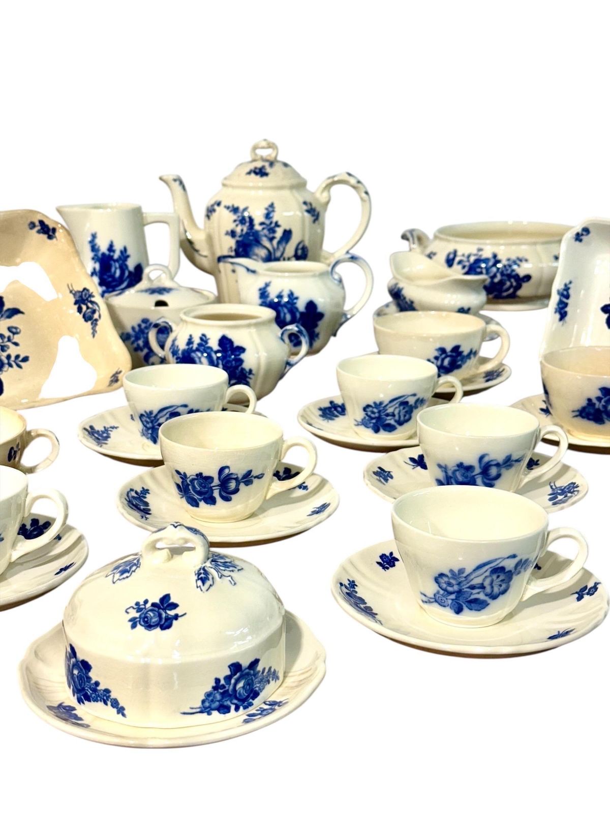 Villeroy & Boch Blue And White Faience Dinnerware Service, 29 Pieces photo furniture