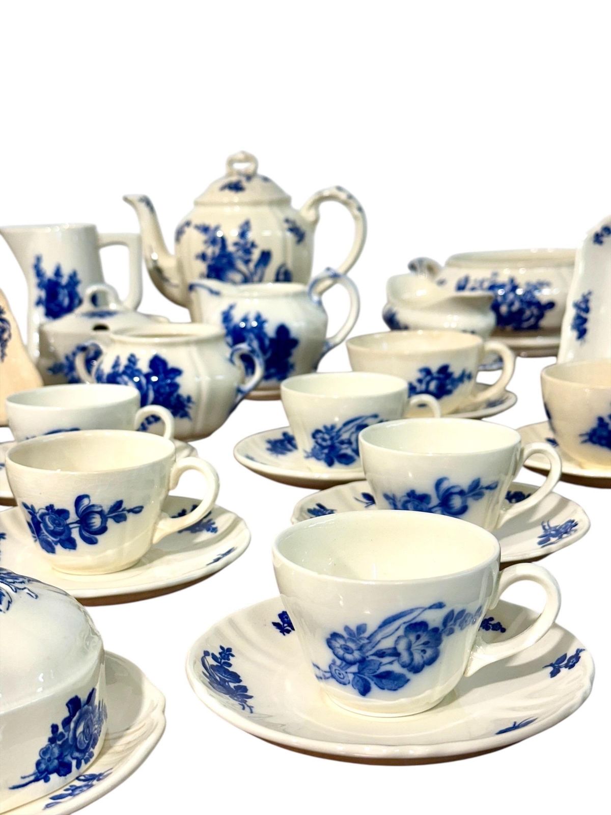 Villeroy & Boch Blue And White Faience Dinnerware Service, 29 Pieces photo vinterior