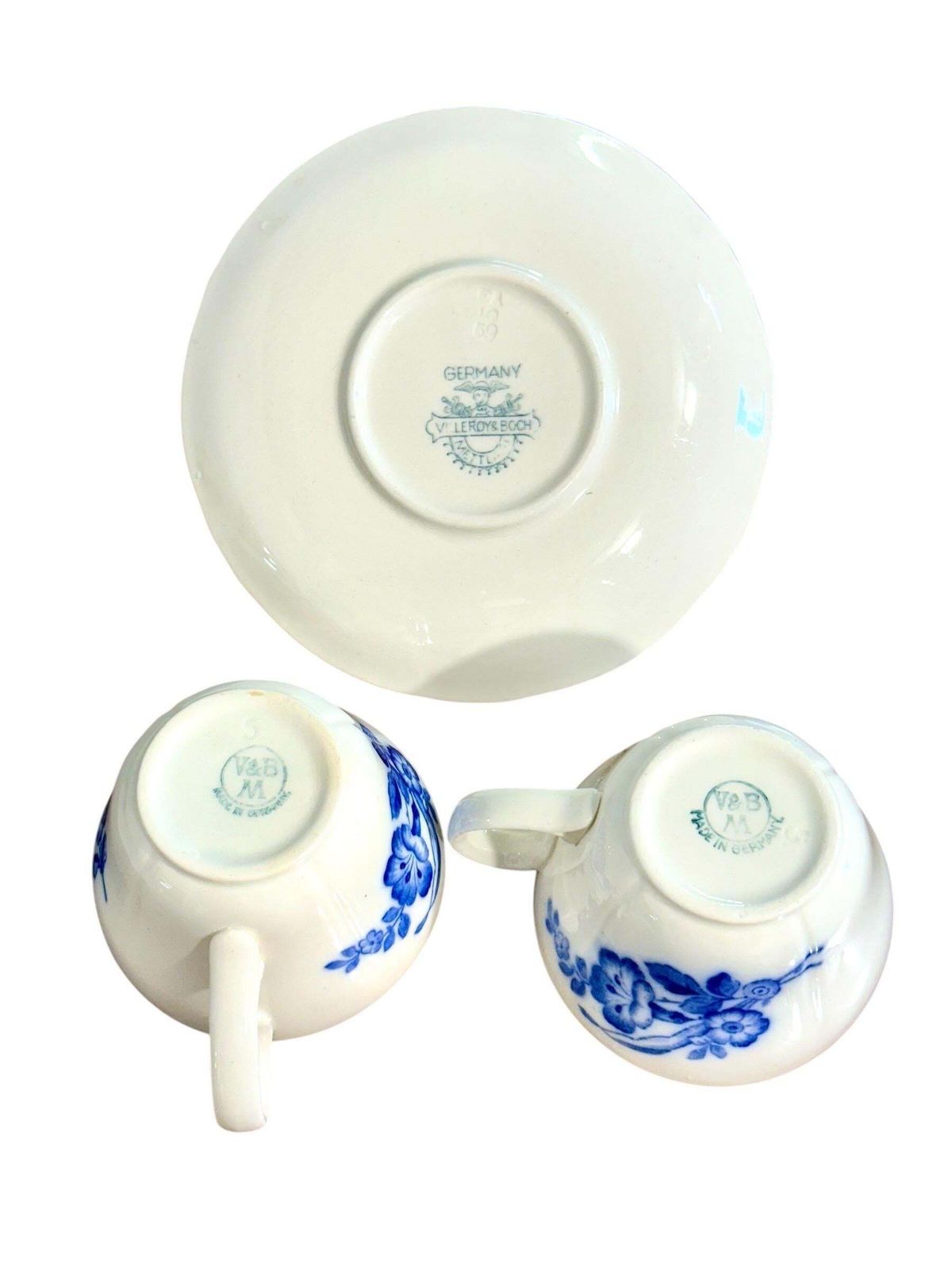 photo buy Villeroy & Boch Blue And White Faience Dinnerware Service, 29 Pieces