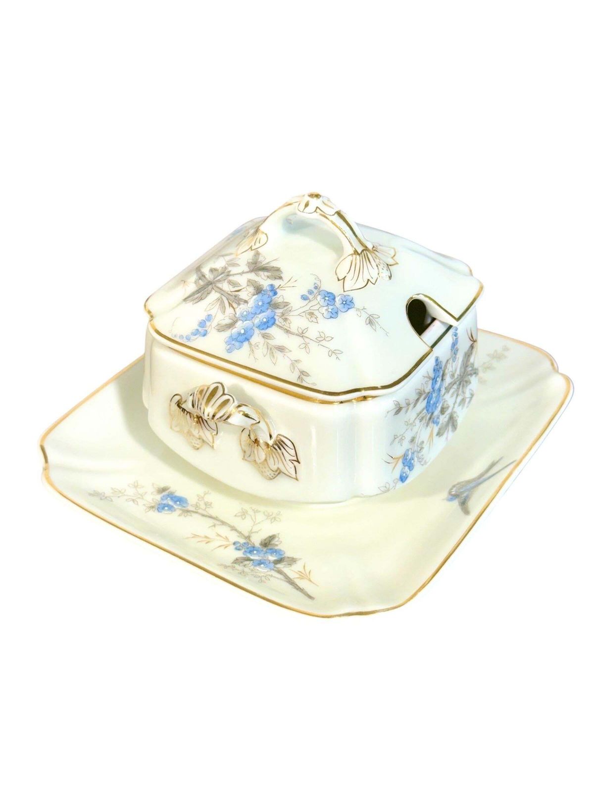 photo furniture Porcelain Dinner Service Of 43 Pieces With Blue Floral And Bird Motifs