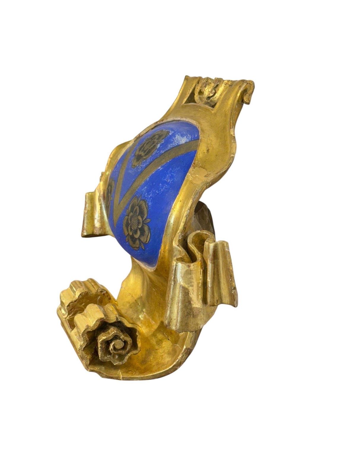 19th Century Giltwood Armorial Escutcheon With Painted Chevron And Roses photo for sale