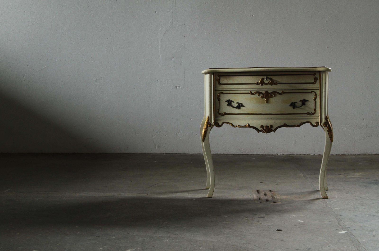 Vintage Pair Of XX Century Venetian Baroque Style Nightstands In Painted Wood photo buy