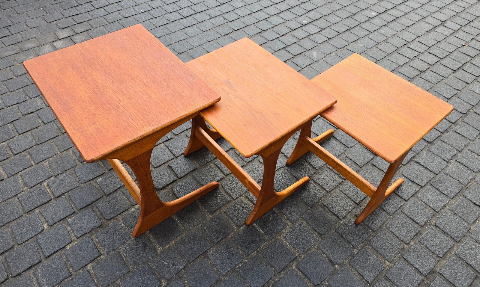 photo vintage Scandinavian Teak Nesting Tables, Set Of Three, 1950s–1960s