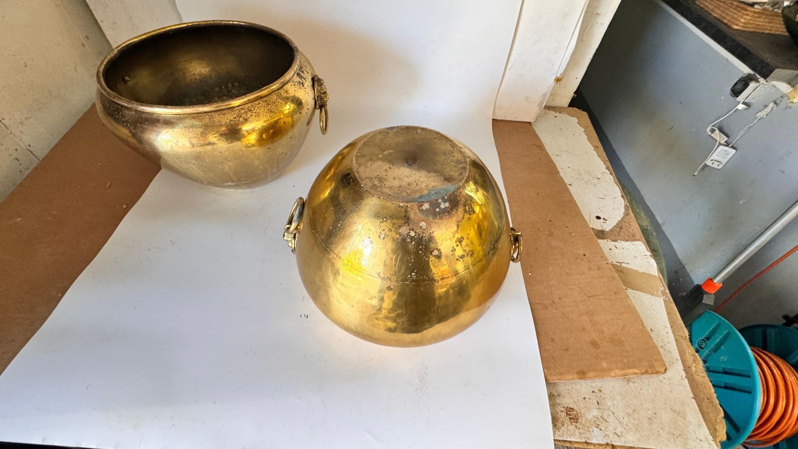 Pair Of 1950s French Brass Cache Pots – Lion Head Ornaments & Ring Handles photo vintage