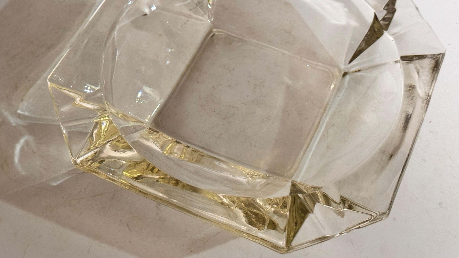 Large 1970s French Faceted Glass Ashtray – Transparent With Yellow Reflections photo 371.0