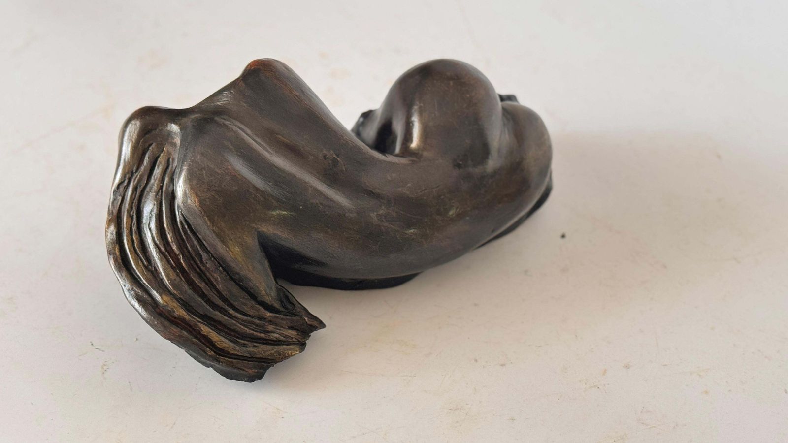 photo vinterior Reclining Female Sculpture – Black Patina – Raw Clay – 1970s