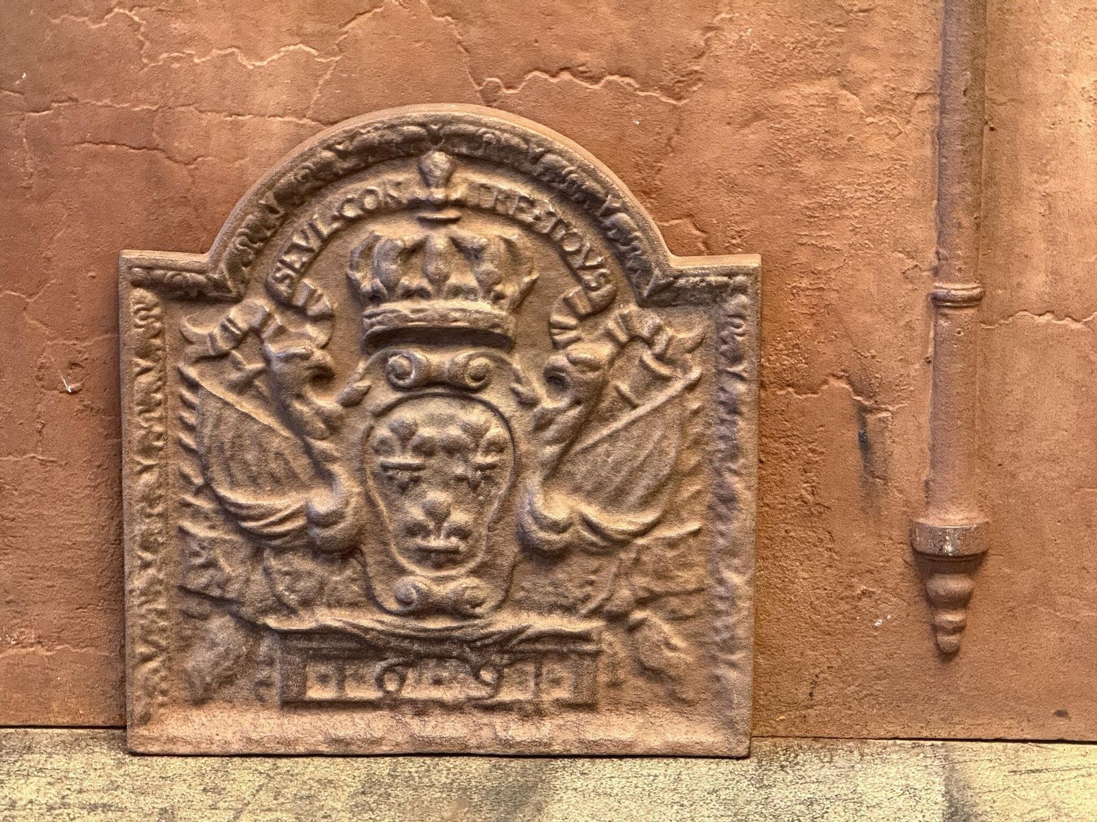 Louis XIV Style 'Seul Contre Tous' Fireback / Backsplash, 20th Century photo for sale