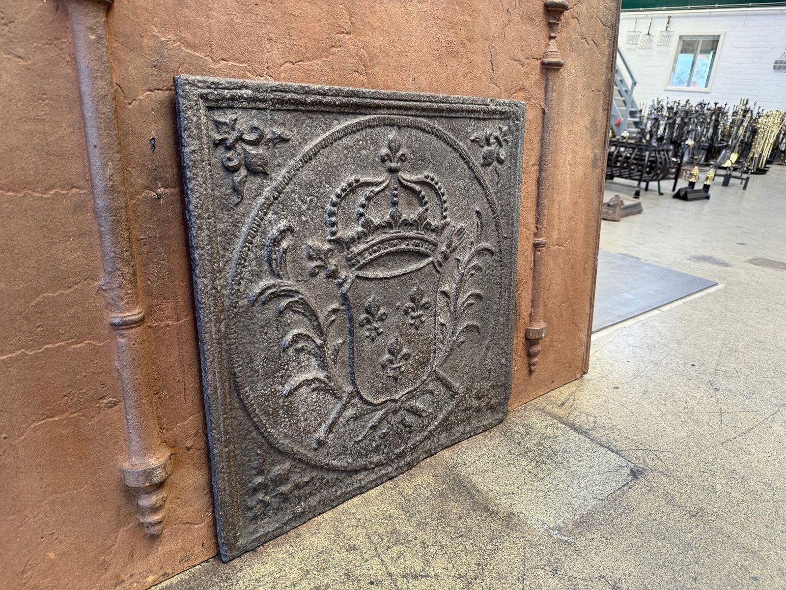 photo vinterior 18th Century French Louis XV Period 'Arms Of France' Fireback / Backsplash