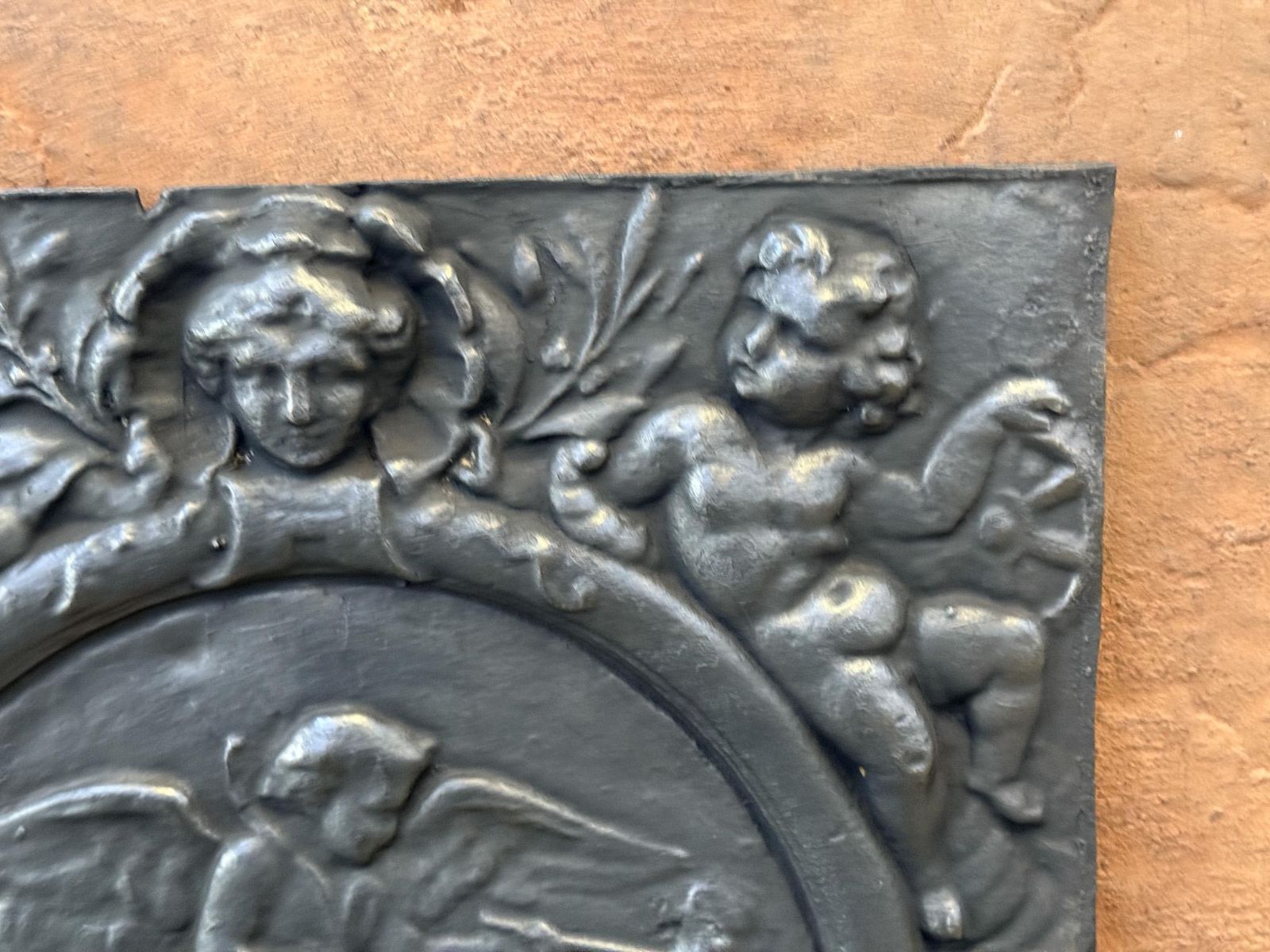 photo furniture Antique Flemish 'Cupids With Decoration' Fireback / Backsplash