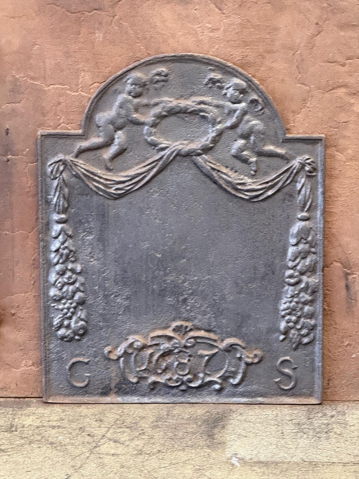 Dutch Louis XIV Period Fireback / Backsplash Depicting An 'Allegory Of Peace' photo vinterior