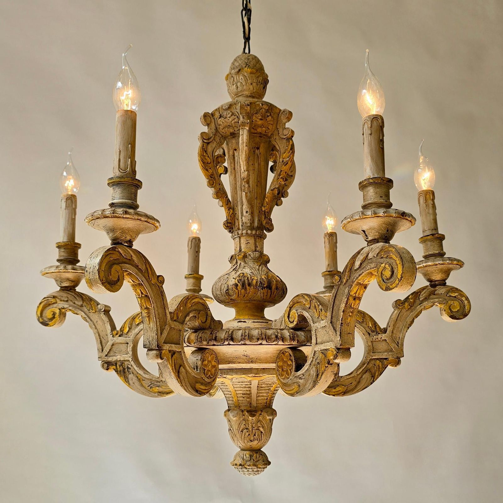 Large Antique Italian Baroque Chandelier In Carved Wood, Rustic Wabi Sabi Patin photo vinterior