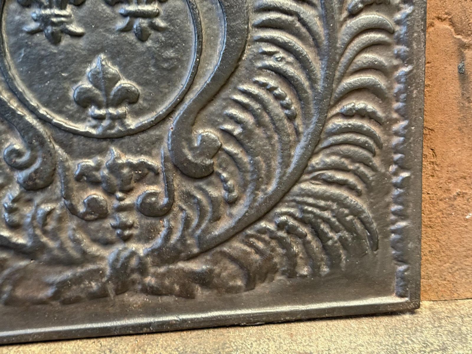 French Louis XV Style Arms Of France Fireback / Backsplash, 20th Century photo vinterior